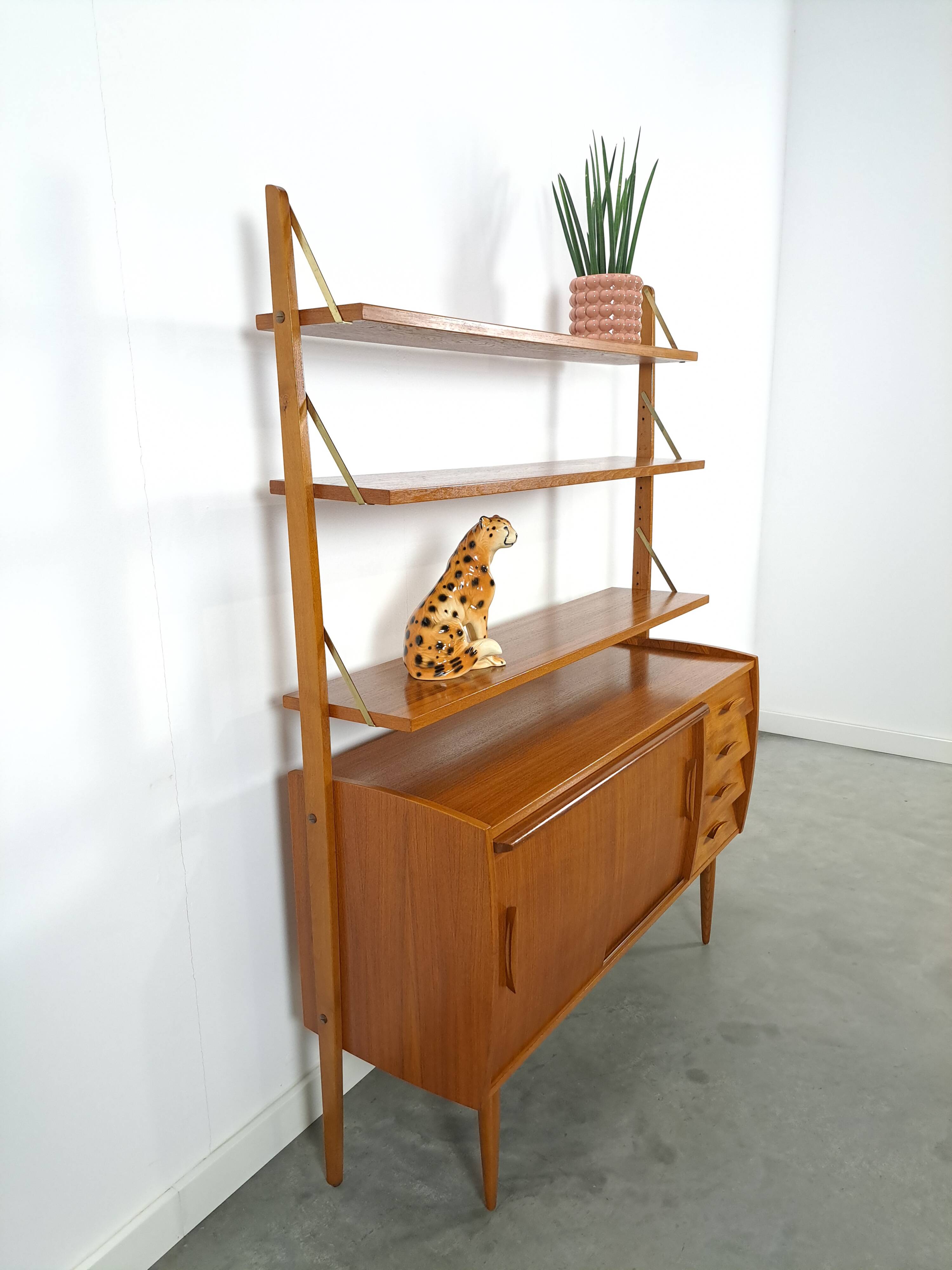 Meuble mural scandinave en teck avec étagères, tiroir et bureau