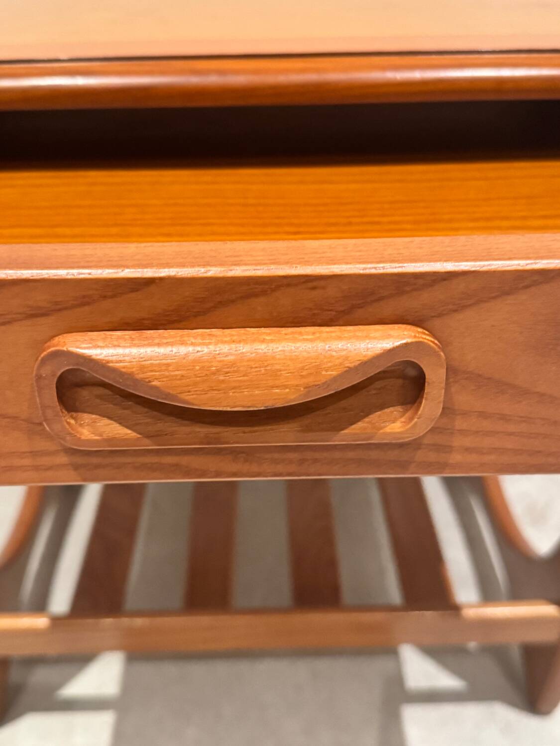 G-PLAN table/bedside table