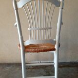 Fauteuil en bois mouluré et laqué blanc