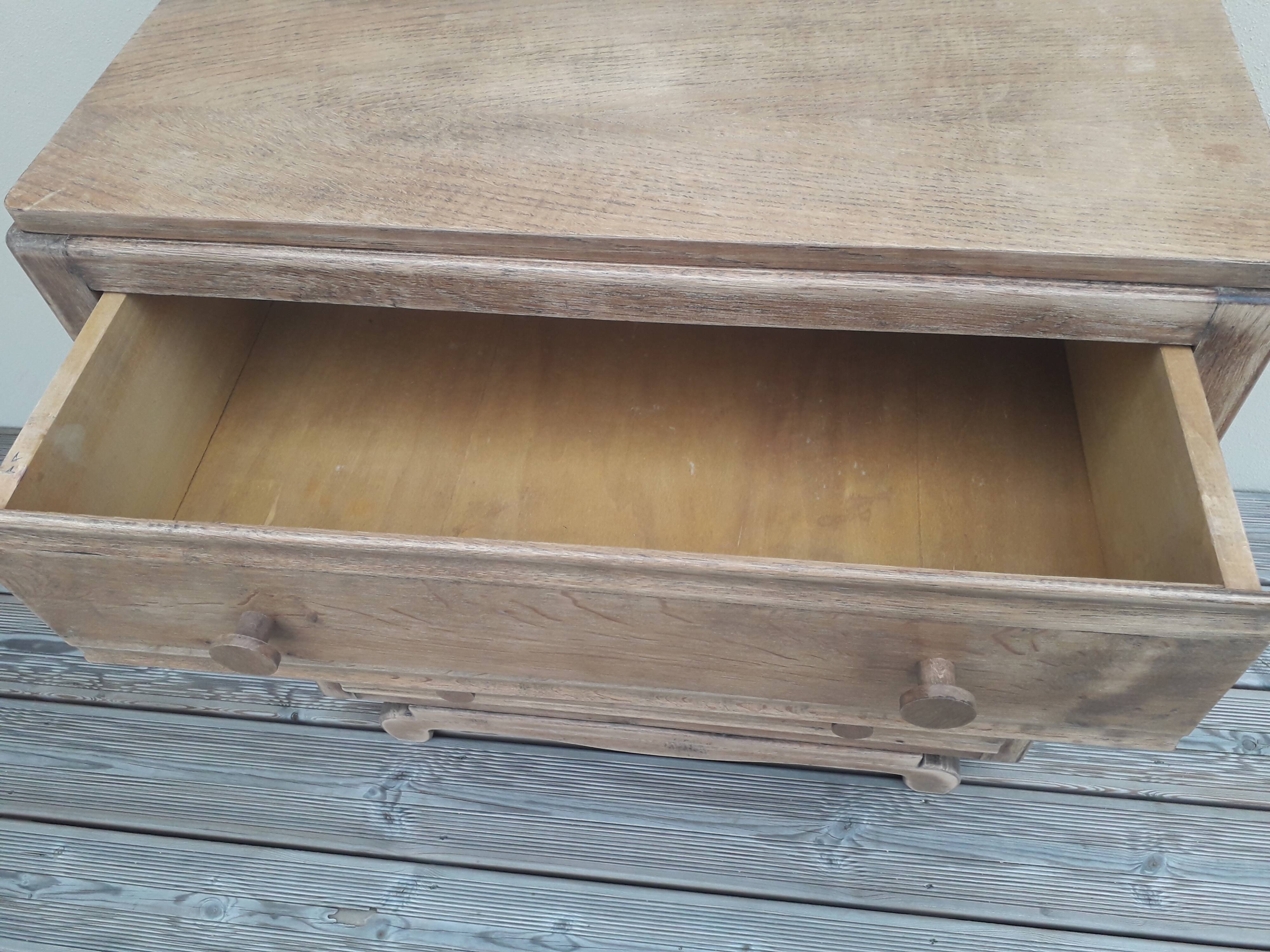 Wood chest of drawers