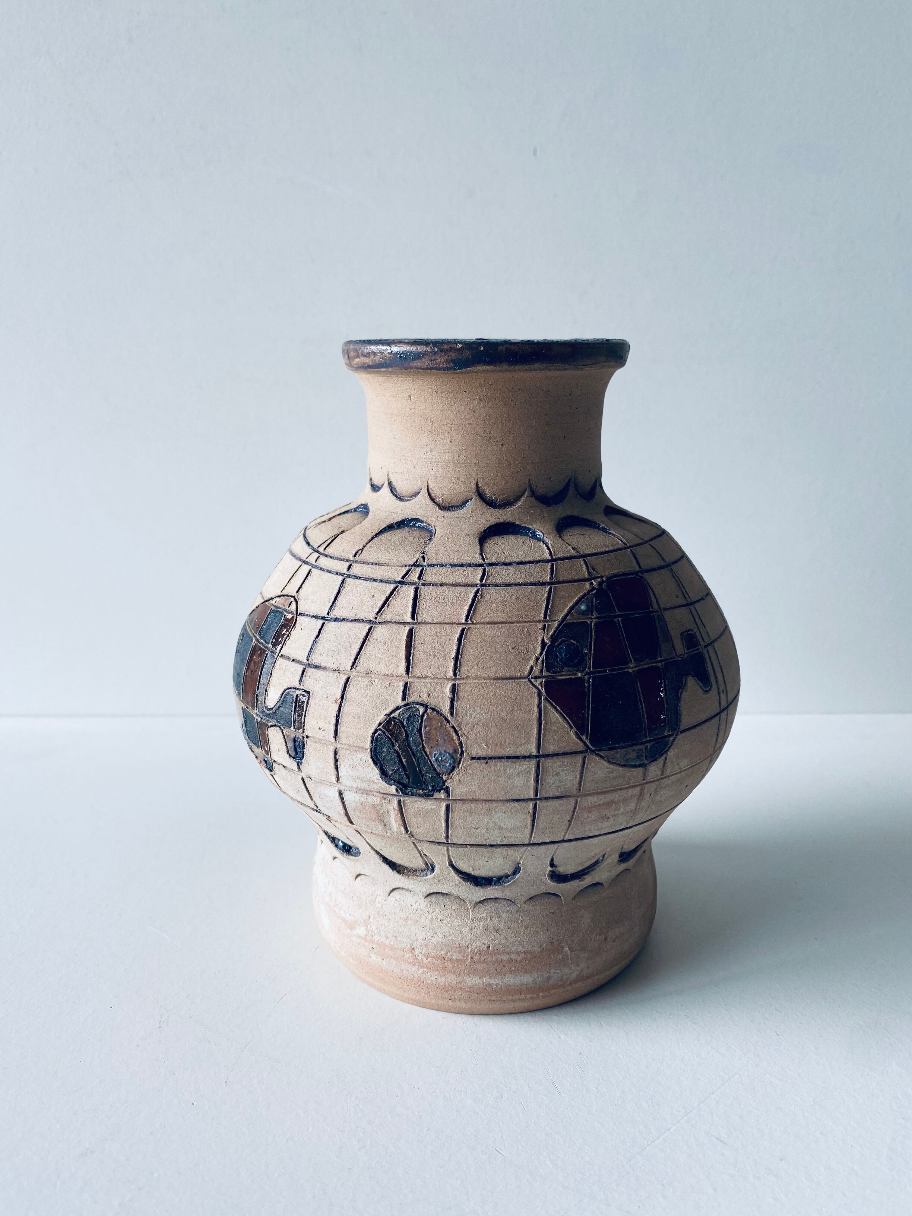 Ceramic vase decoration fish