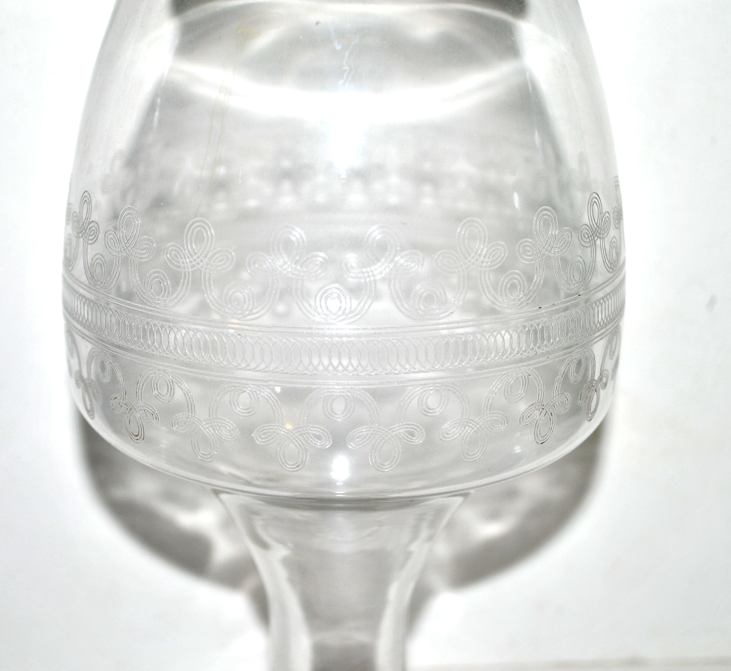 Baccarat crystal decanter engraved with guilloché volute acid 1920