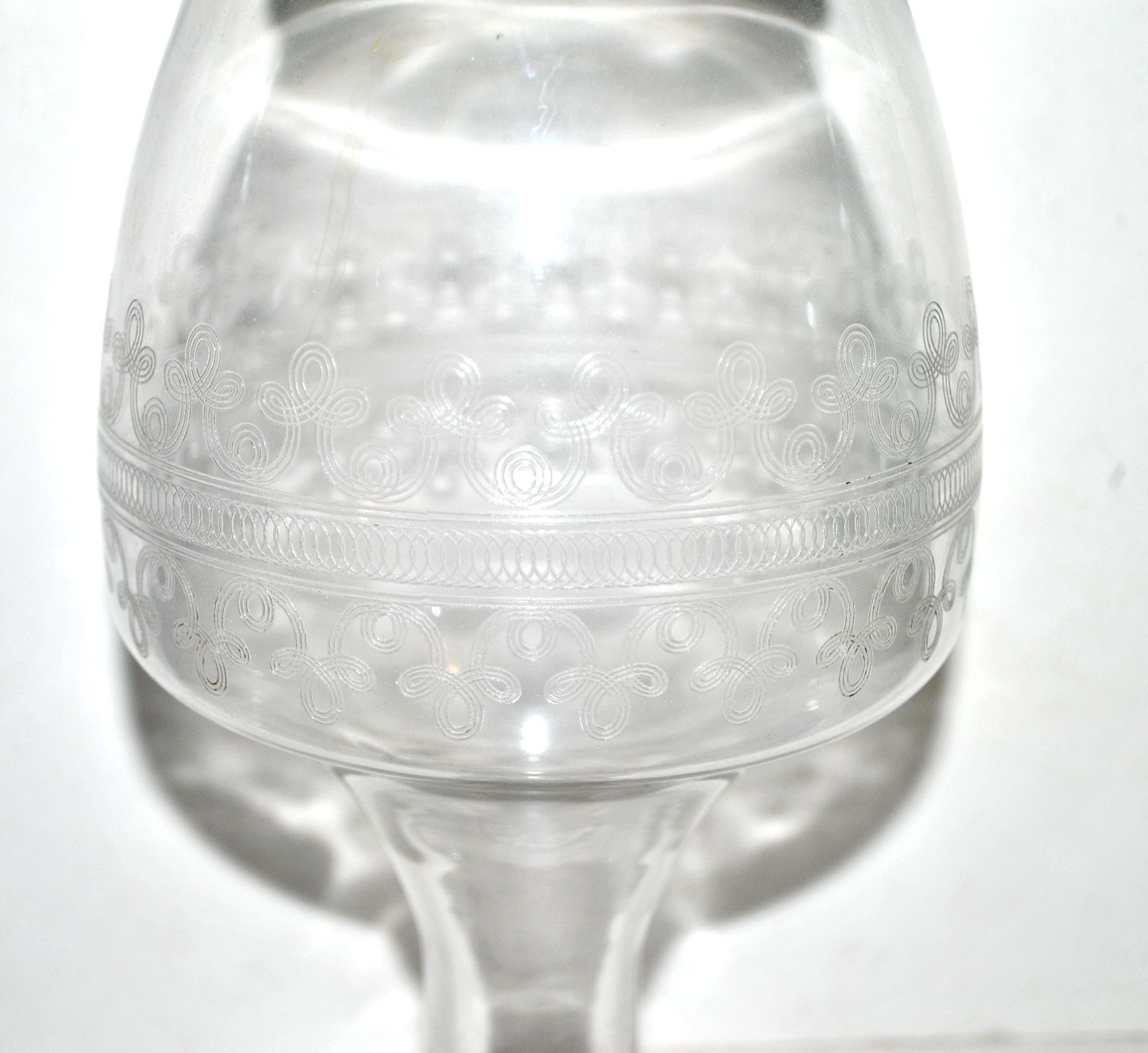 Baccarat crystal decanter engraved with guilloché volute acid 1920