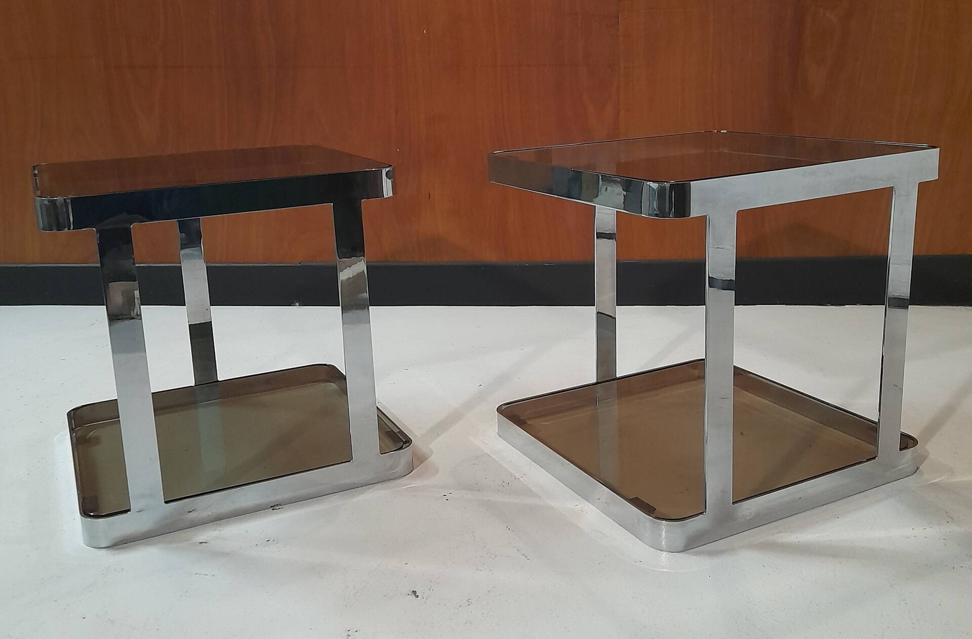 Paire de tables d'appoint ou bouts de canapé vintage