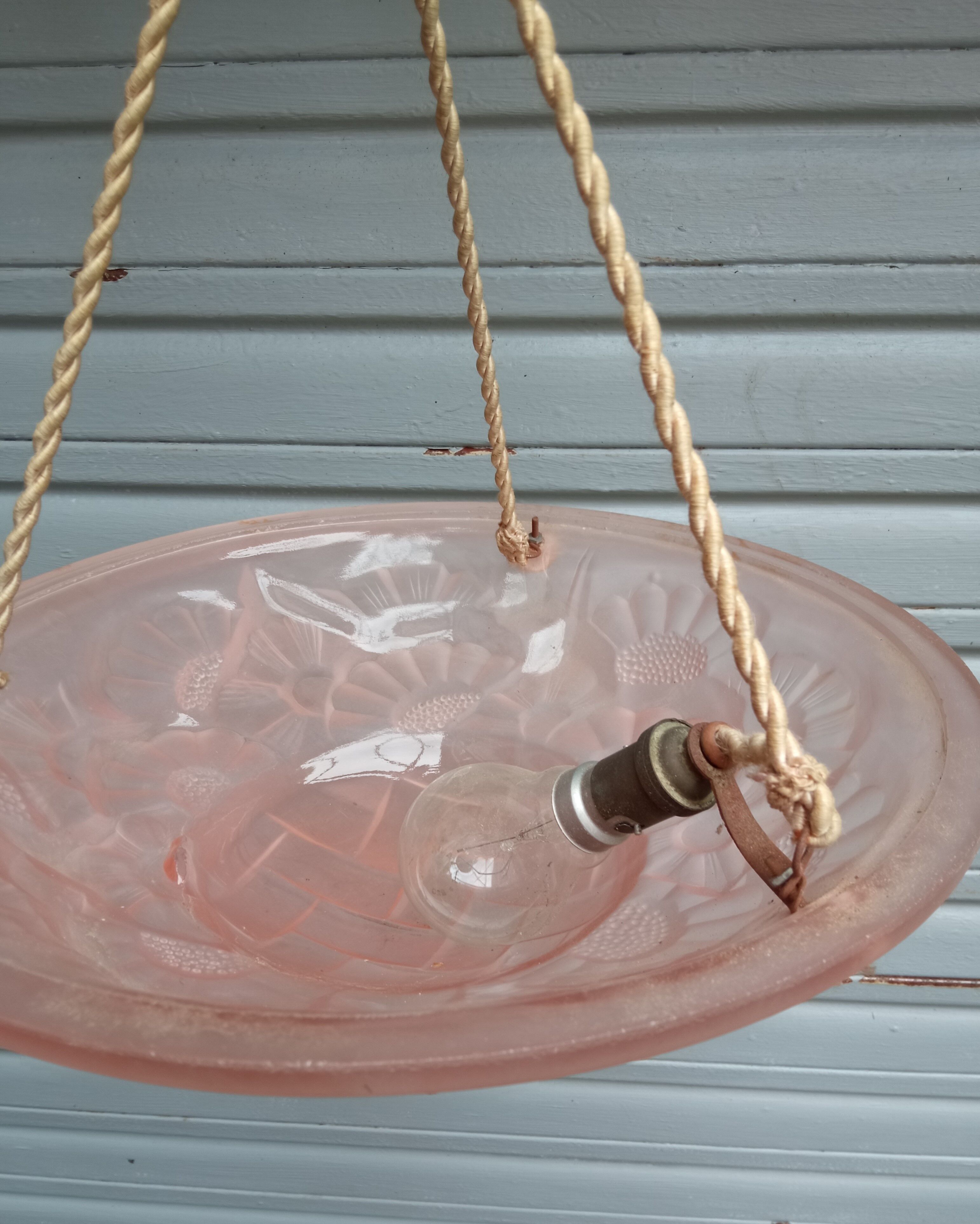 Ceiling light / Art Nouveau chandelier in pressed molded glass in working order - Degué