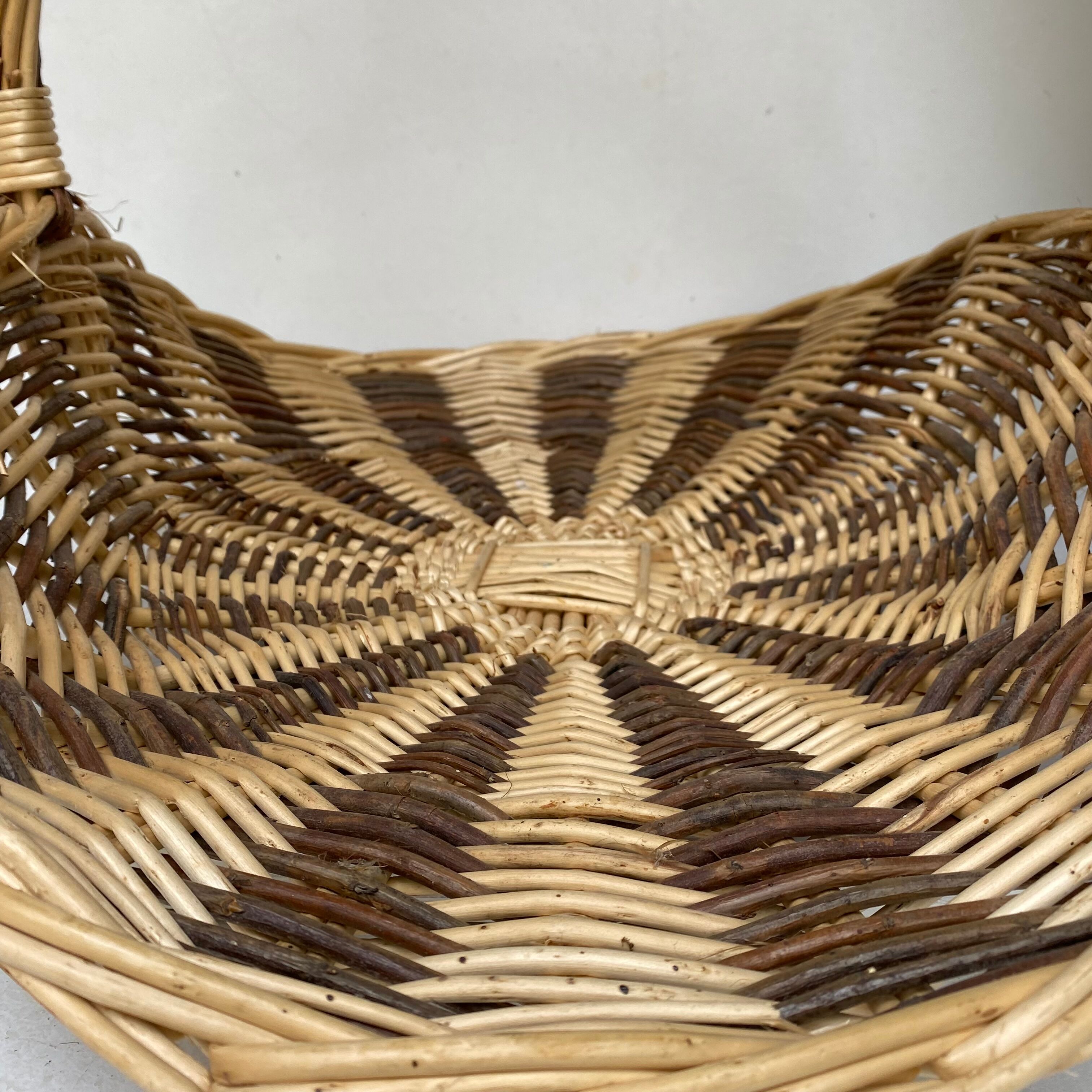 Two-tone wicker basket