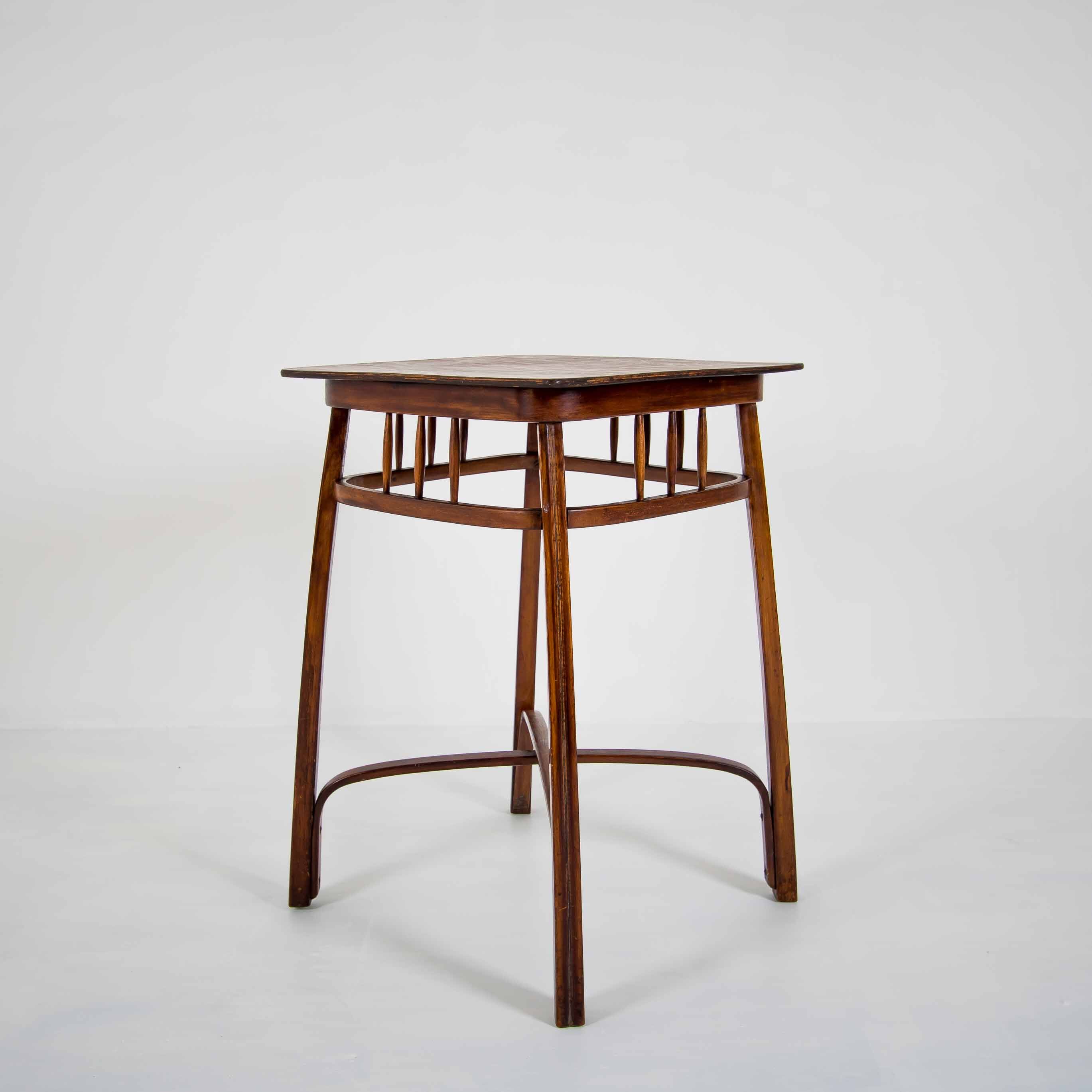 Table d’appoint par Gustav Siegel