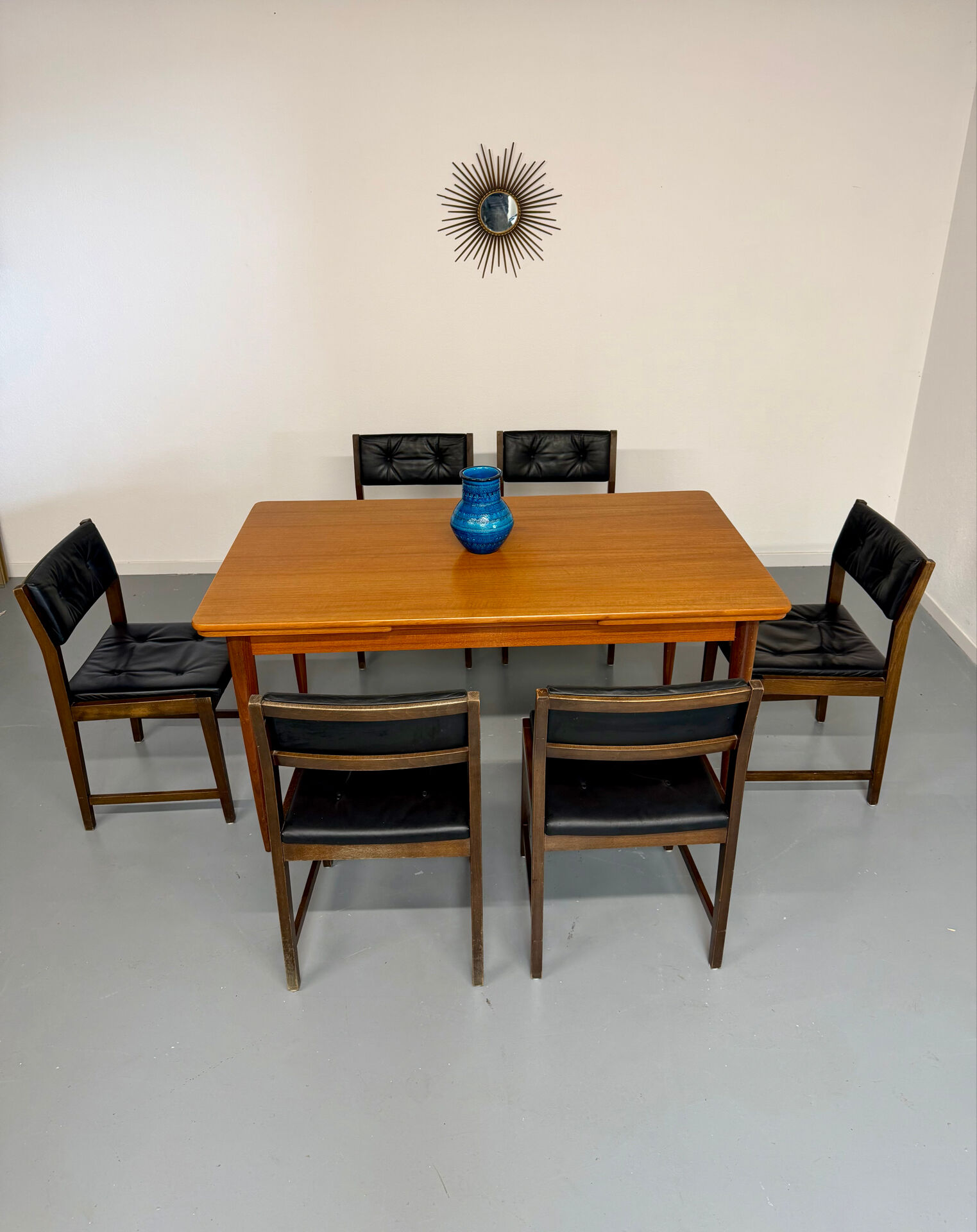 Lot of 6 Scandinavian design chairs in wood and black faux leather an70.