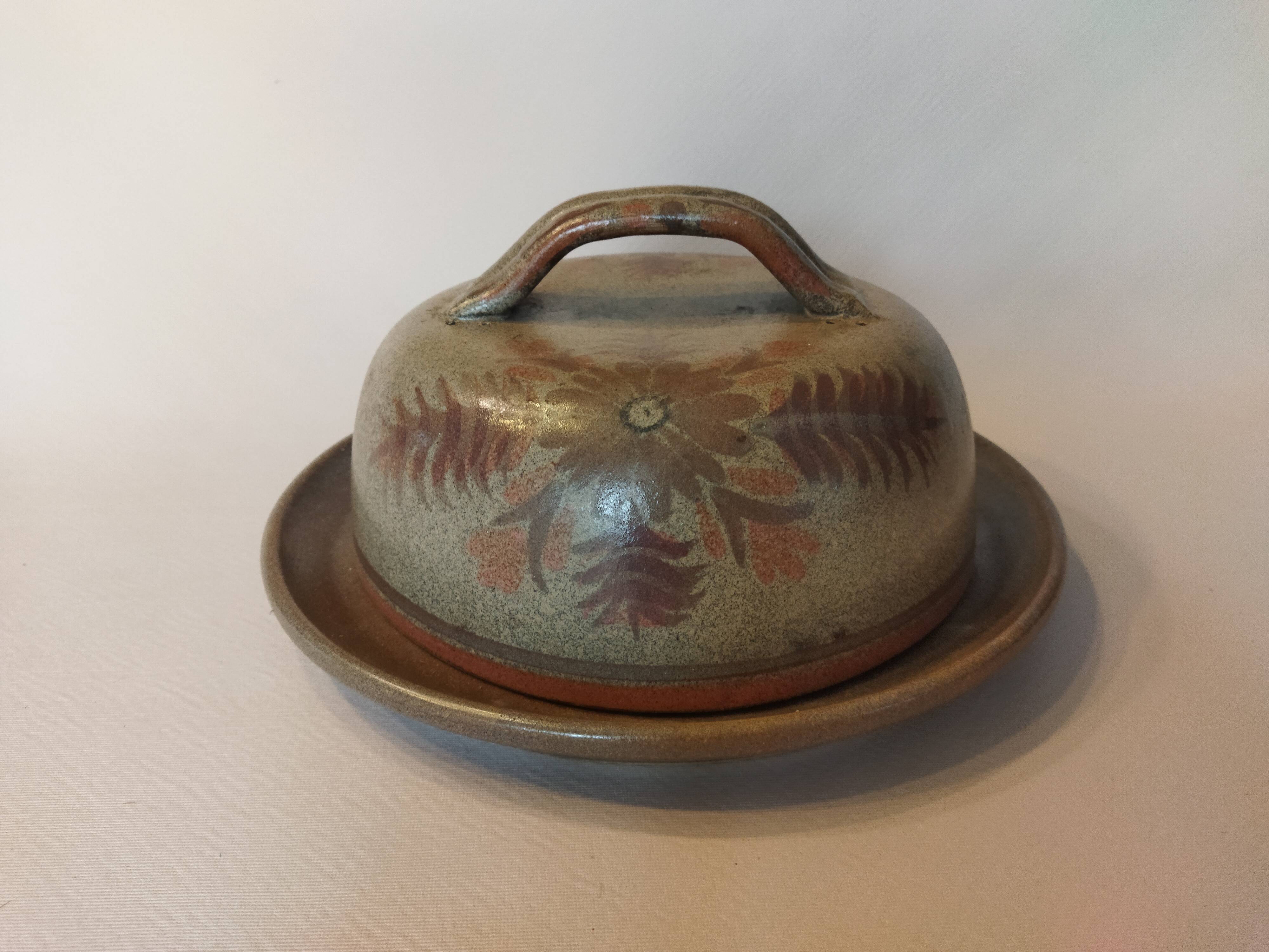 Keraluc Quimper sandstone cheese bell