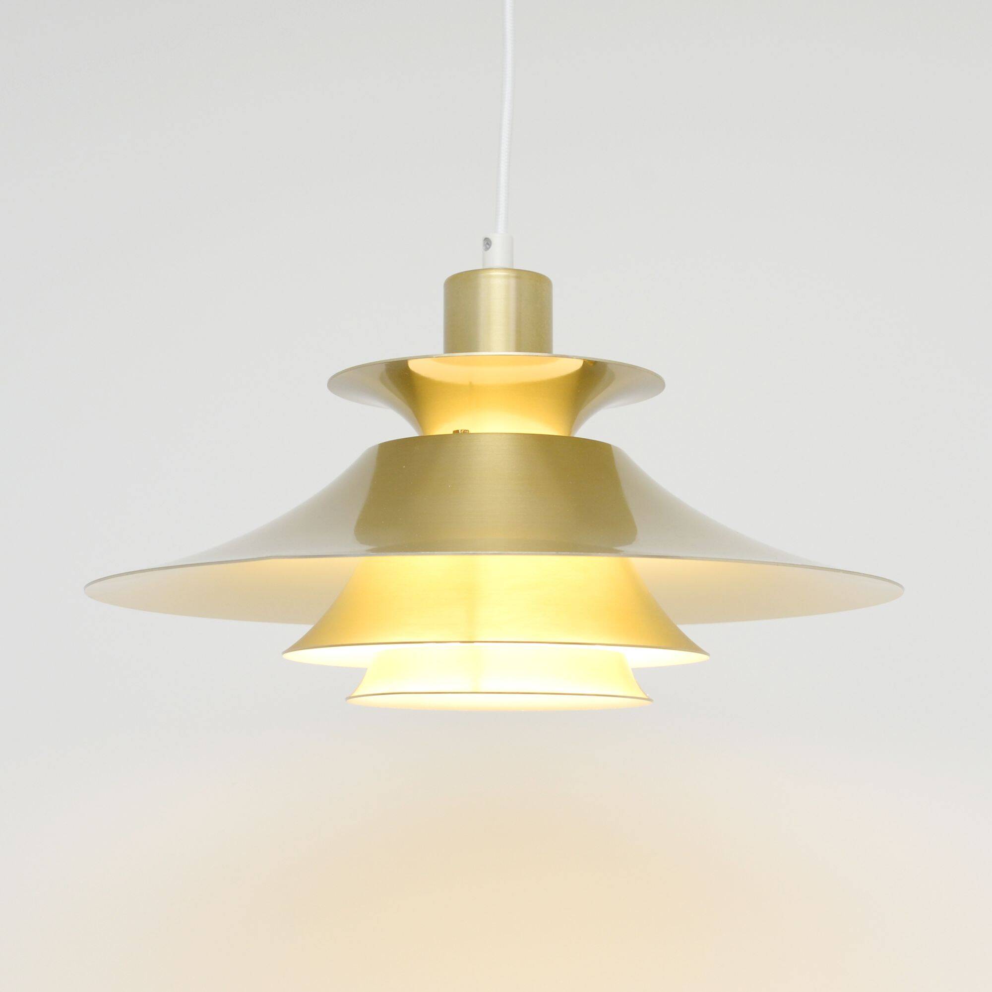 Lampe Frandsen dorée, Danemark années 1970