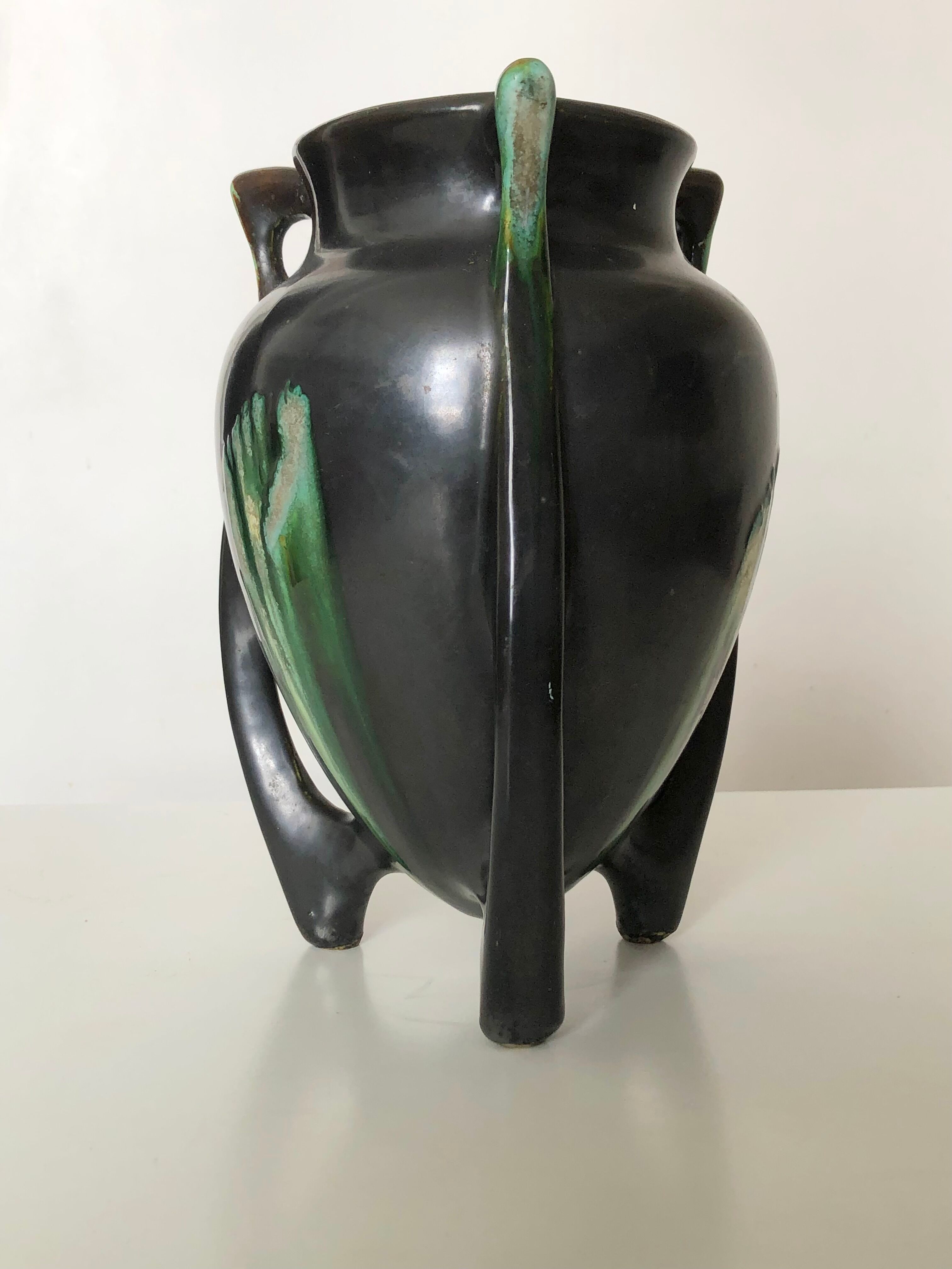 Art Deco vase flamed sandstone tripod