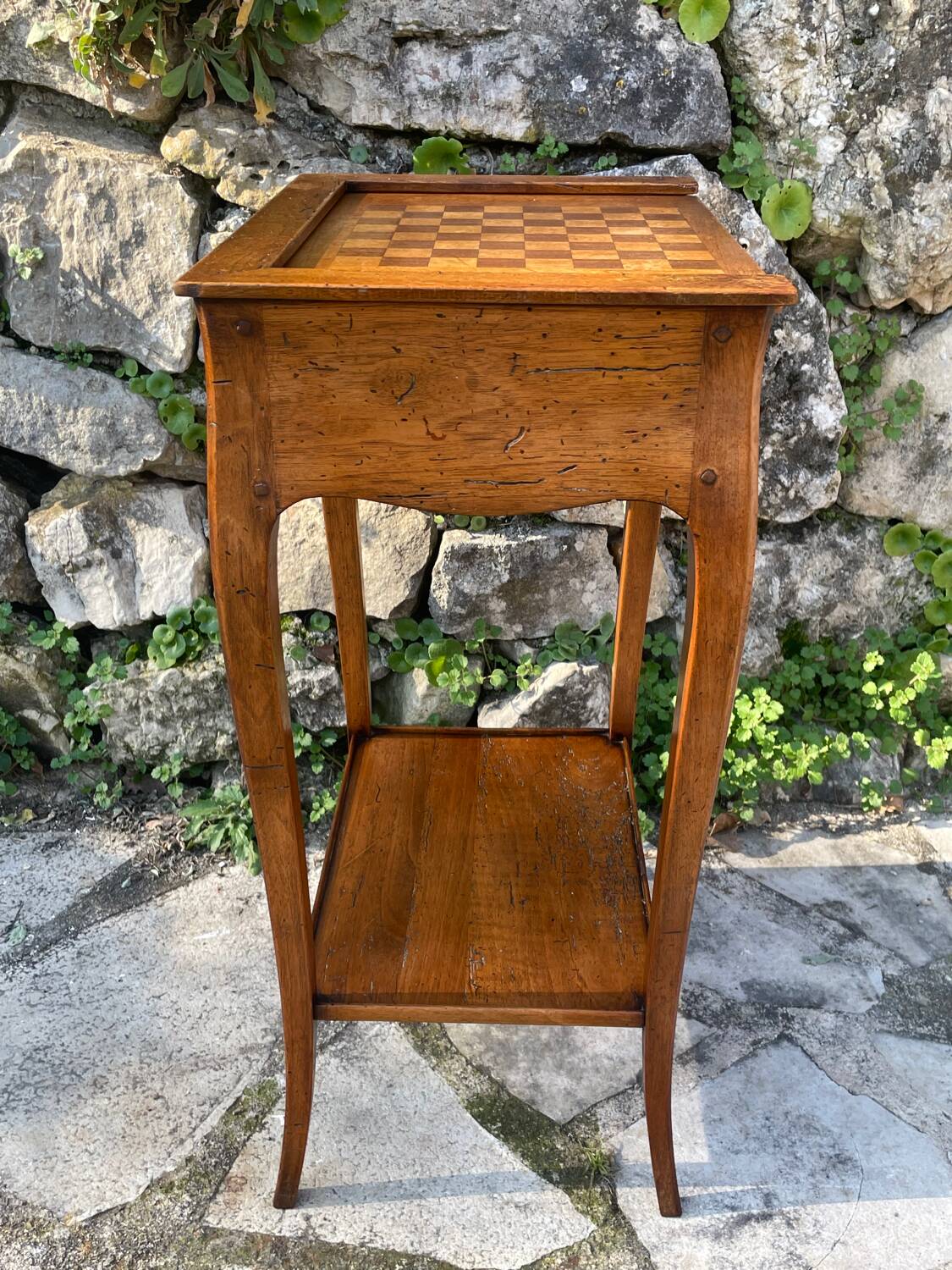 Small Louis XV period writing table in Walnut. 18th Century Period