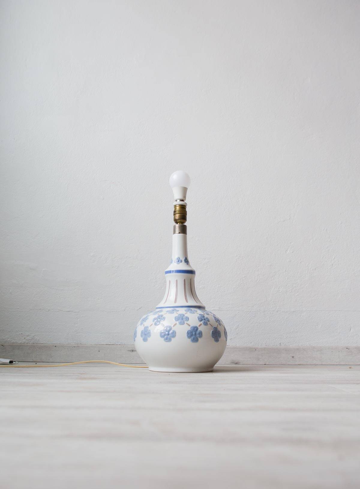 Lladró porcelain table lamp with flowers circa 1960 (44 cm)