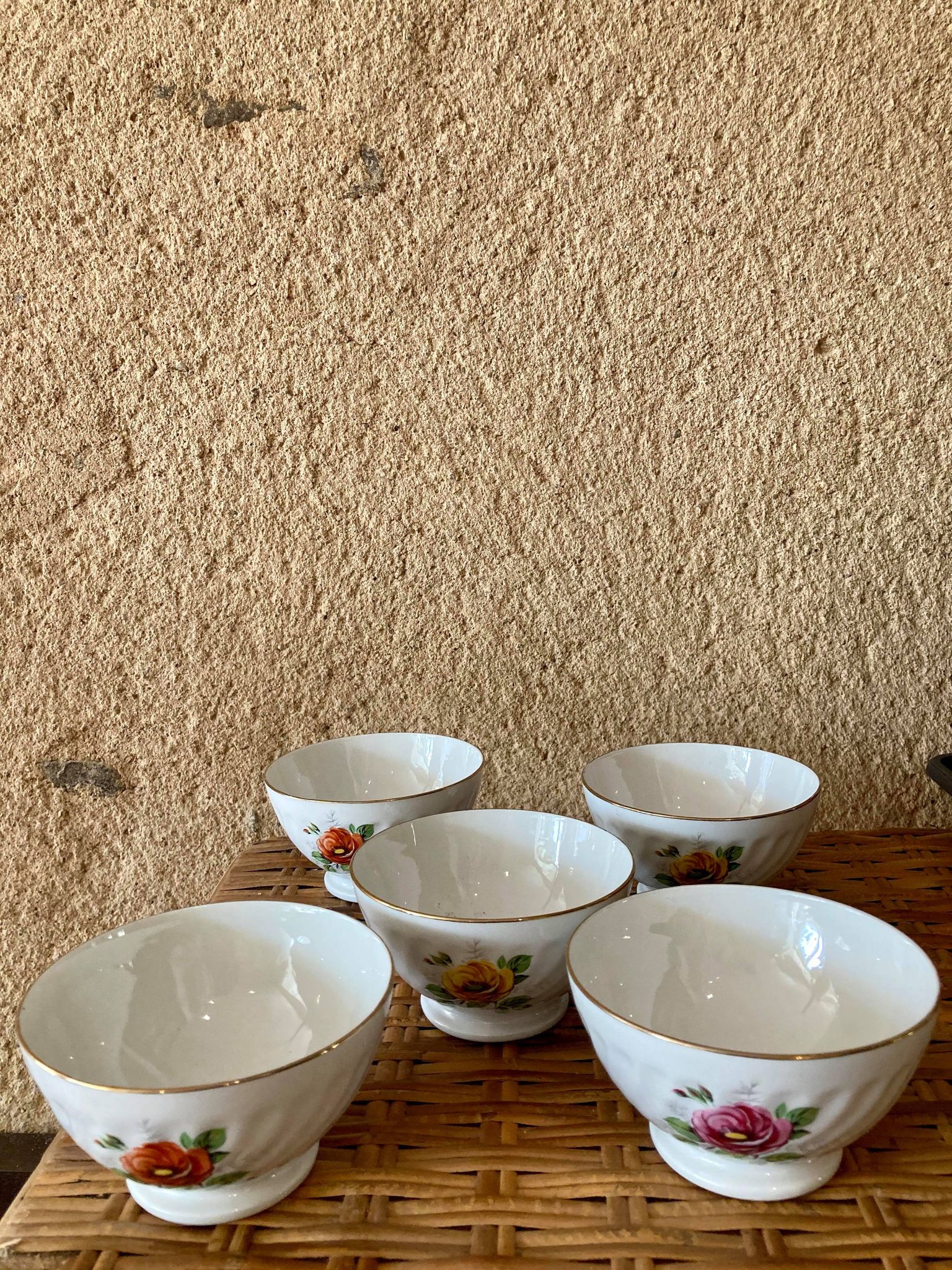 Set of 5 porcelain bowls