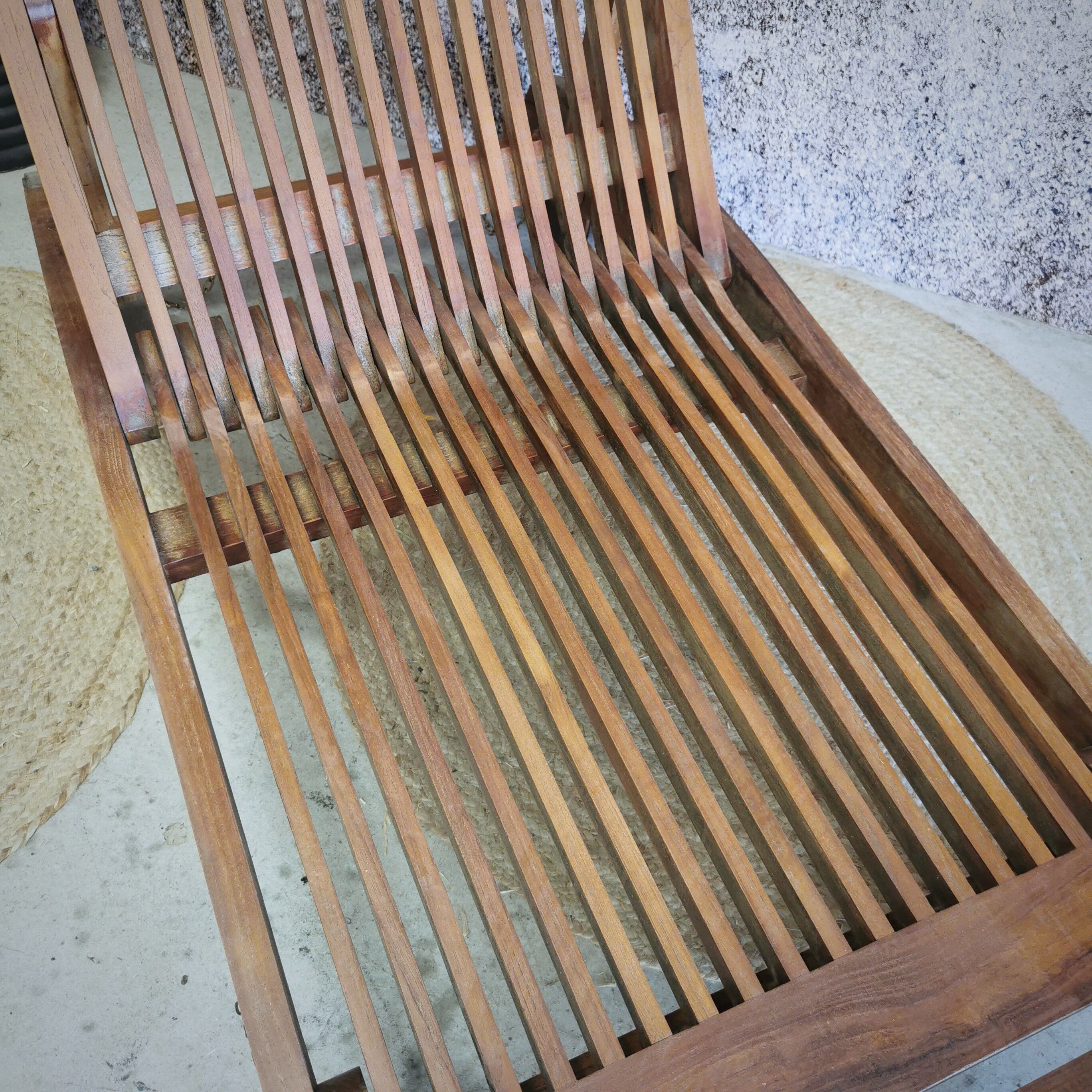 Solid teak lounge chair