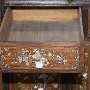 19th-century Chinese cabinet inlaid with mother-of-pearl