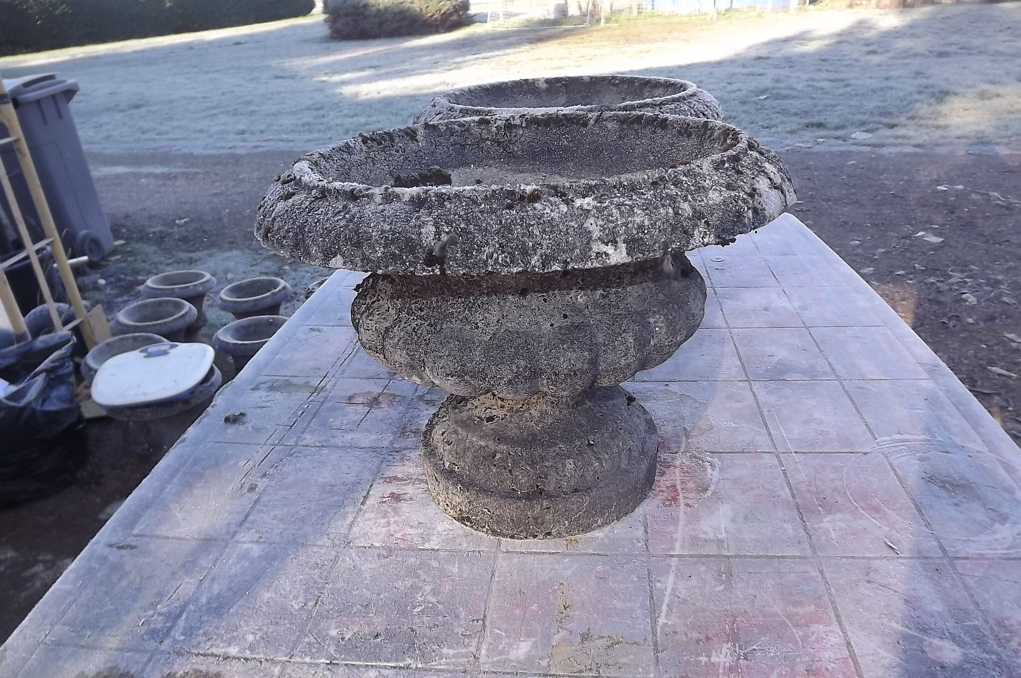 Paire de Vases en Pierres Reconstituées