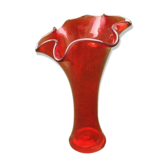 Vase cornet centre de table verre soufflé et coloré rouge rubis
