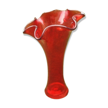 Vase cornet centre de table verre soufflé et coloré rouge rubis