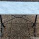 Table en marbre blanc, piètement en fonte signé SNES, made in france