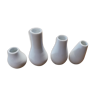 Quatre soliflores en porcelaine