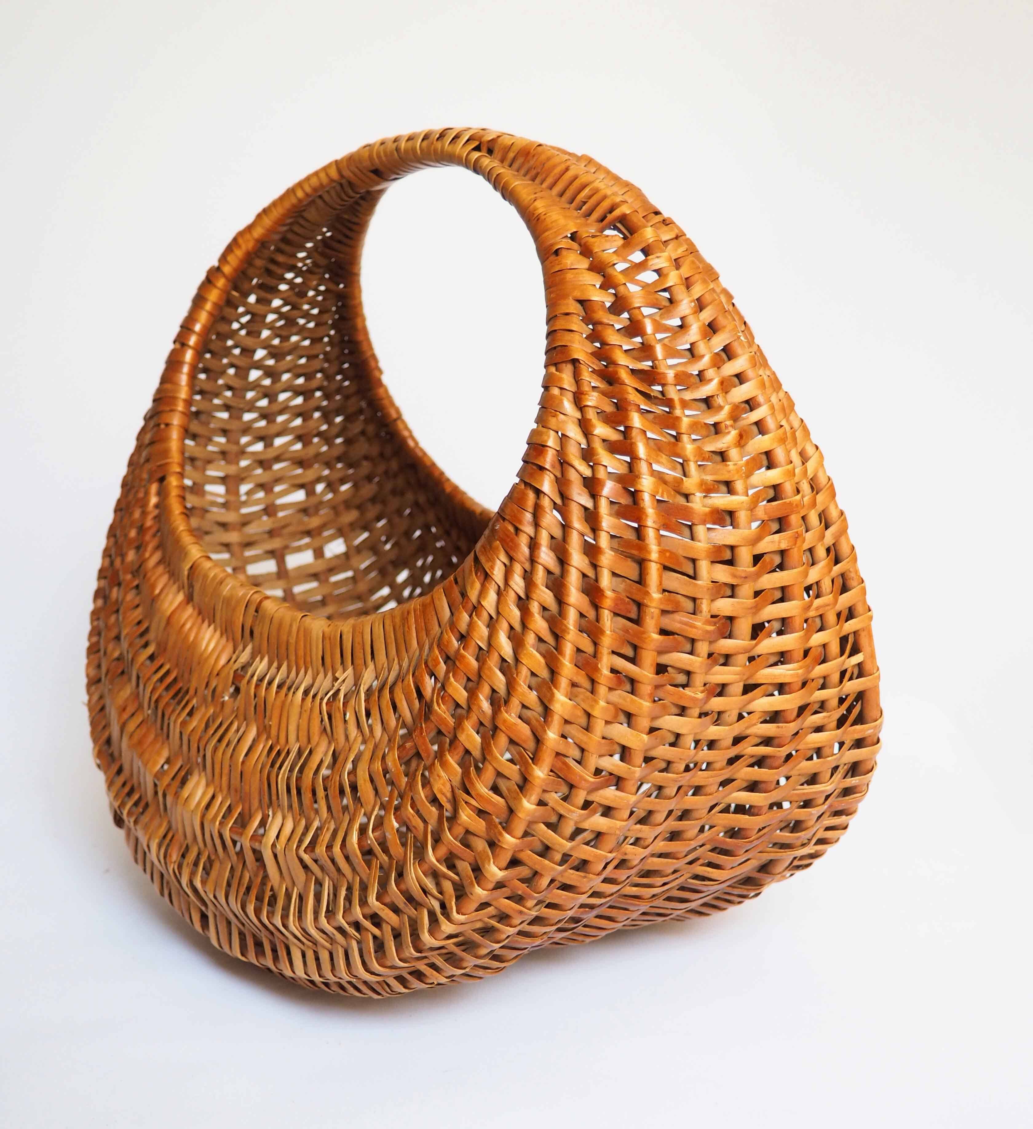 Rattan gondola basket