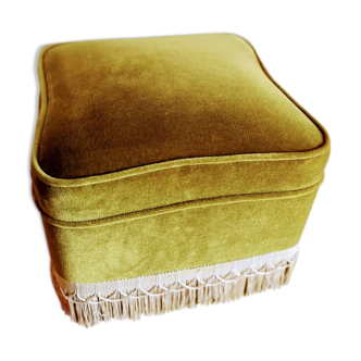 Ottoman in velvet with fringe