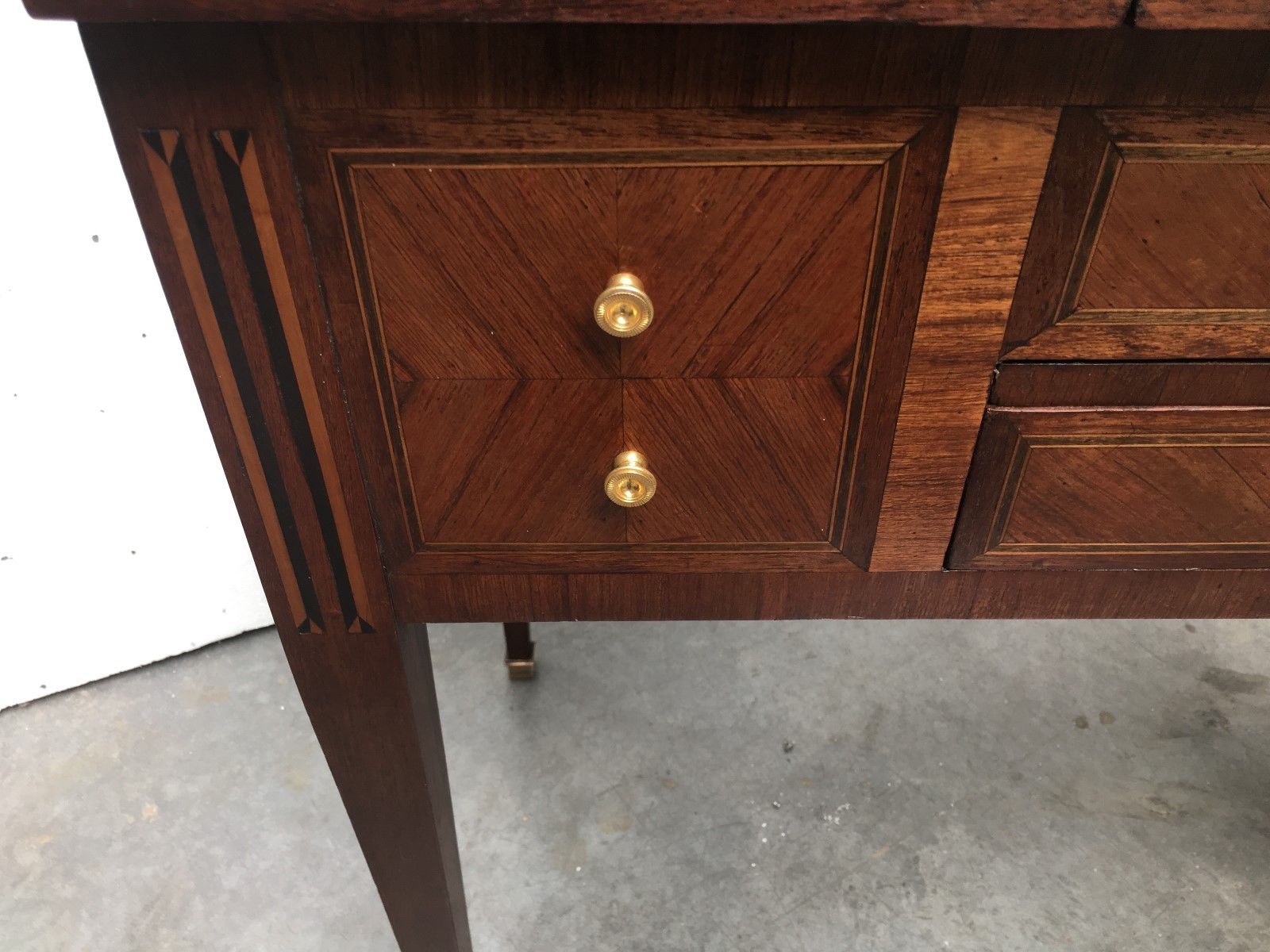 Louis XVI style powder