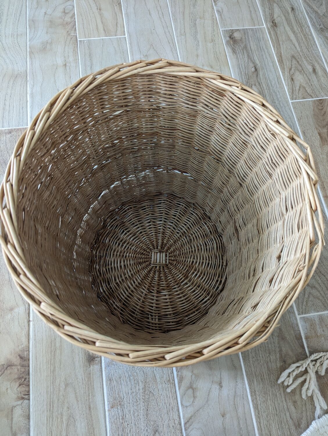Wicker laundry basket