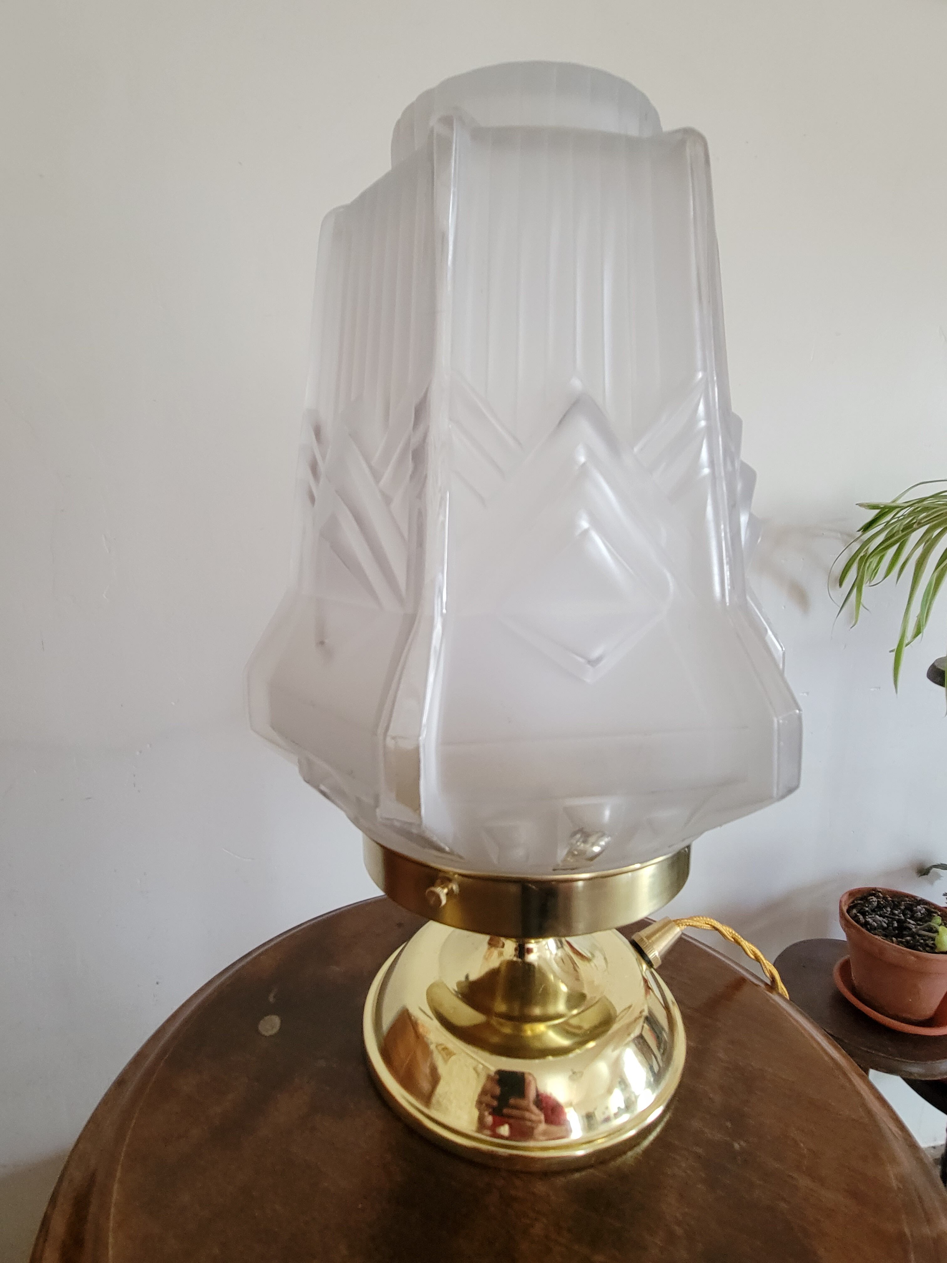 Lamp to pose with Art Deco globe