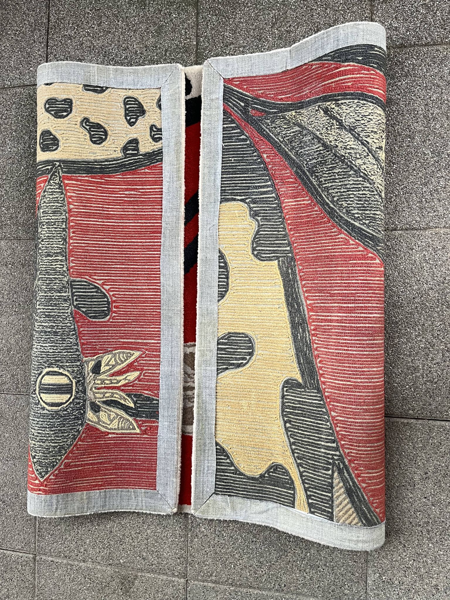 Tufted rug, "fish/cat"