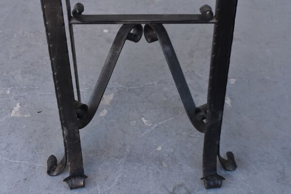 Paire de chevets en fer forgé et pierre de lave