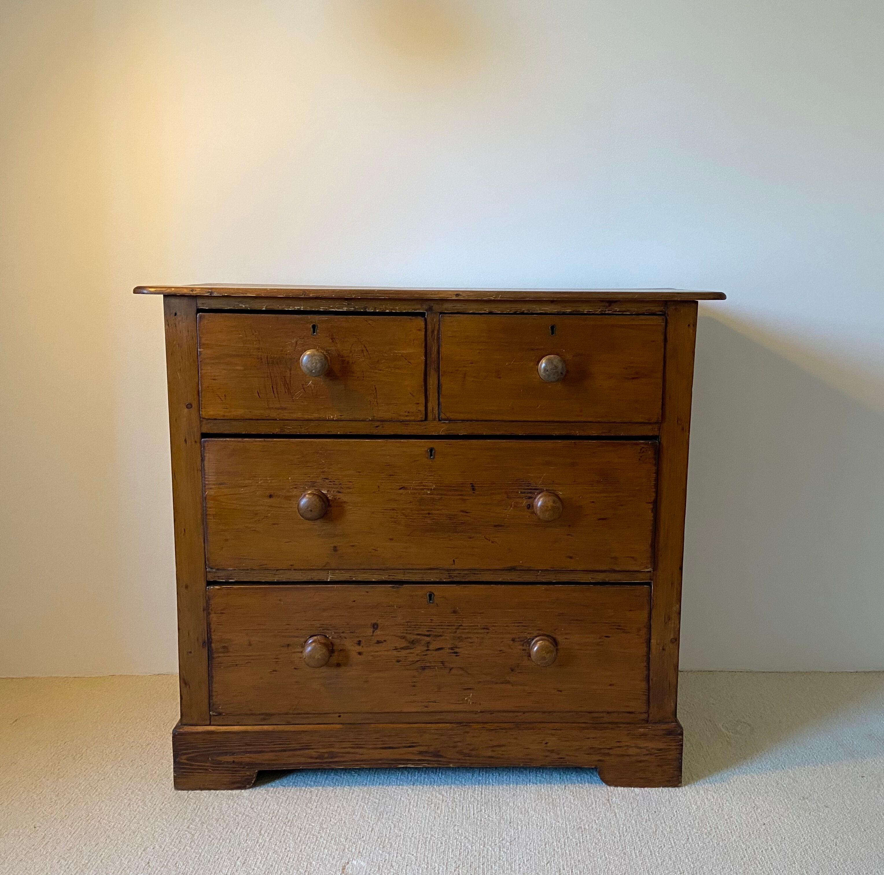 English pine chest of drawers early twentieth century