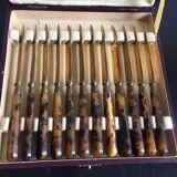 Dessert cutlery service of 12 horn and vermeil knives