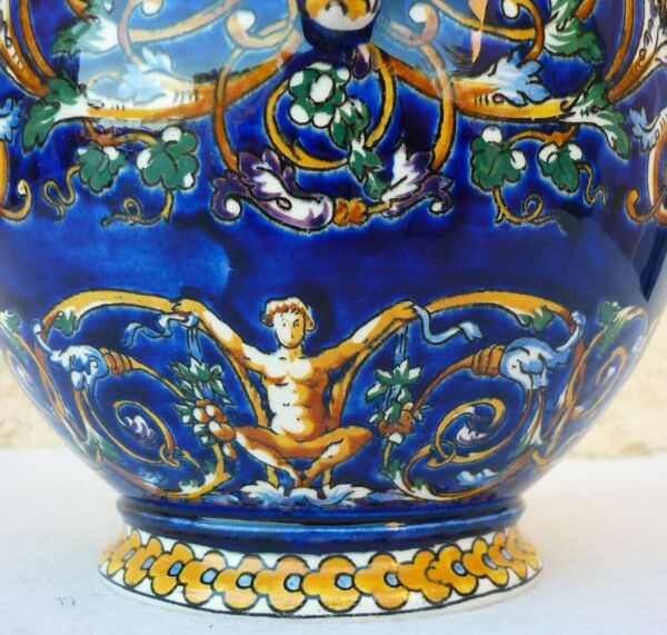 Grand vase pichet, faïence de Gien, modèle renaissance, années 40/50