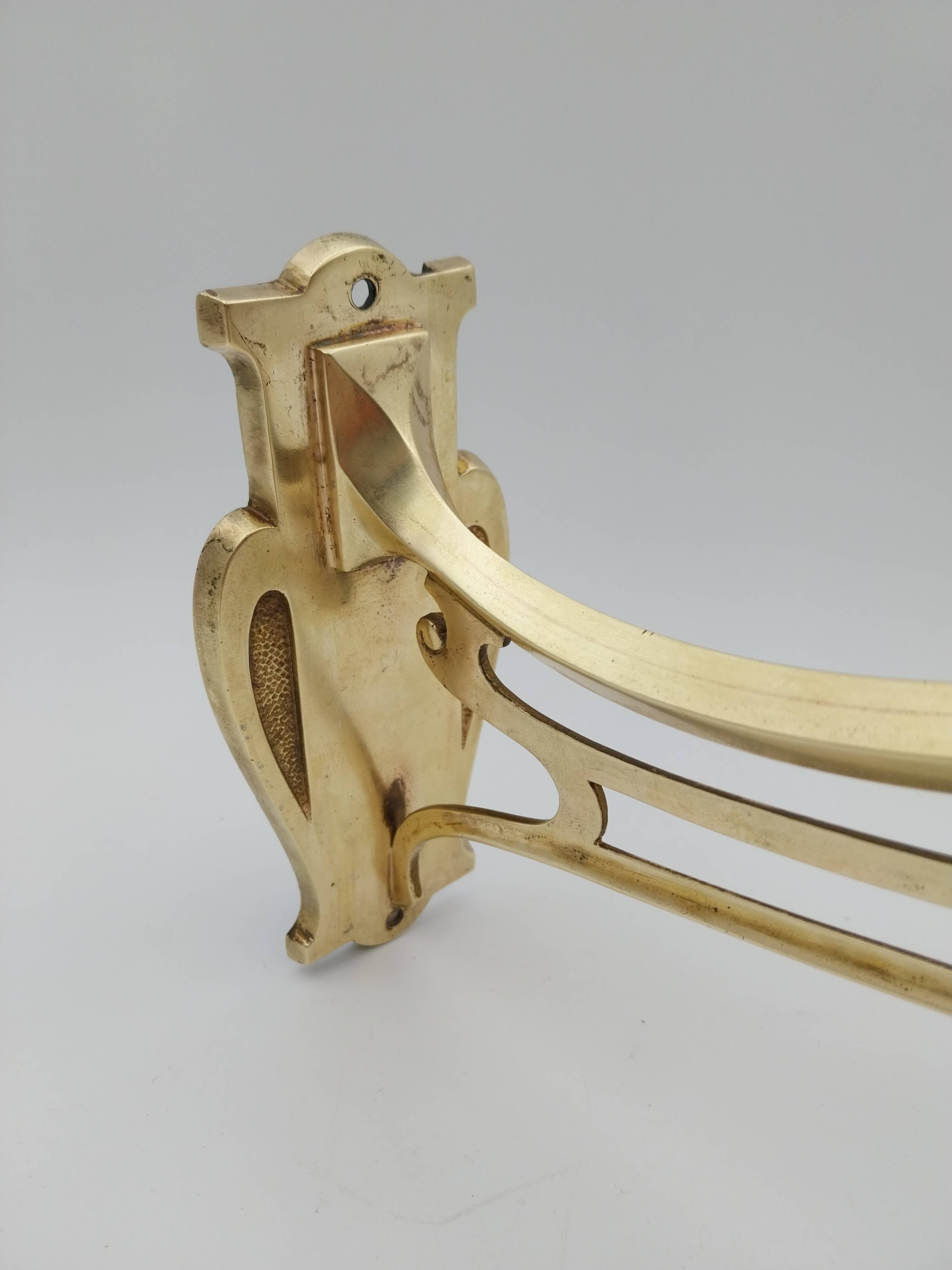 Art Nouveau bronze wall lamp with its rose-shaped glass paste tulip