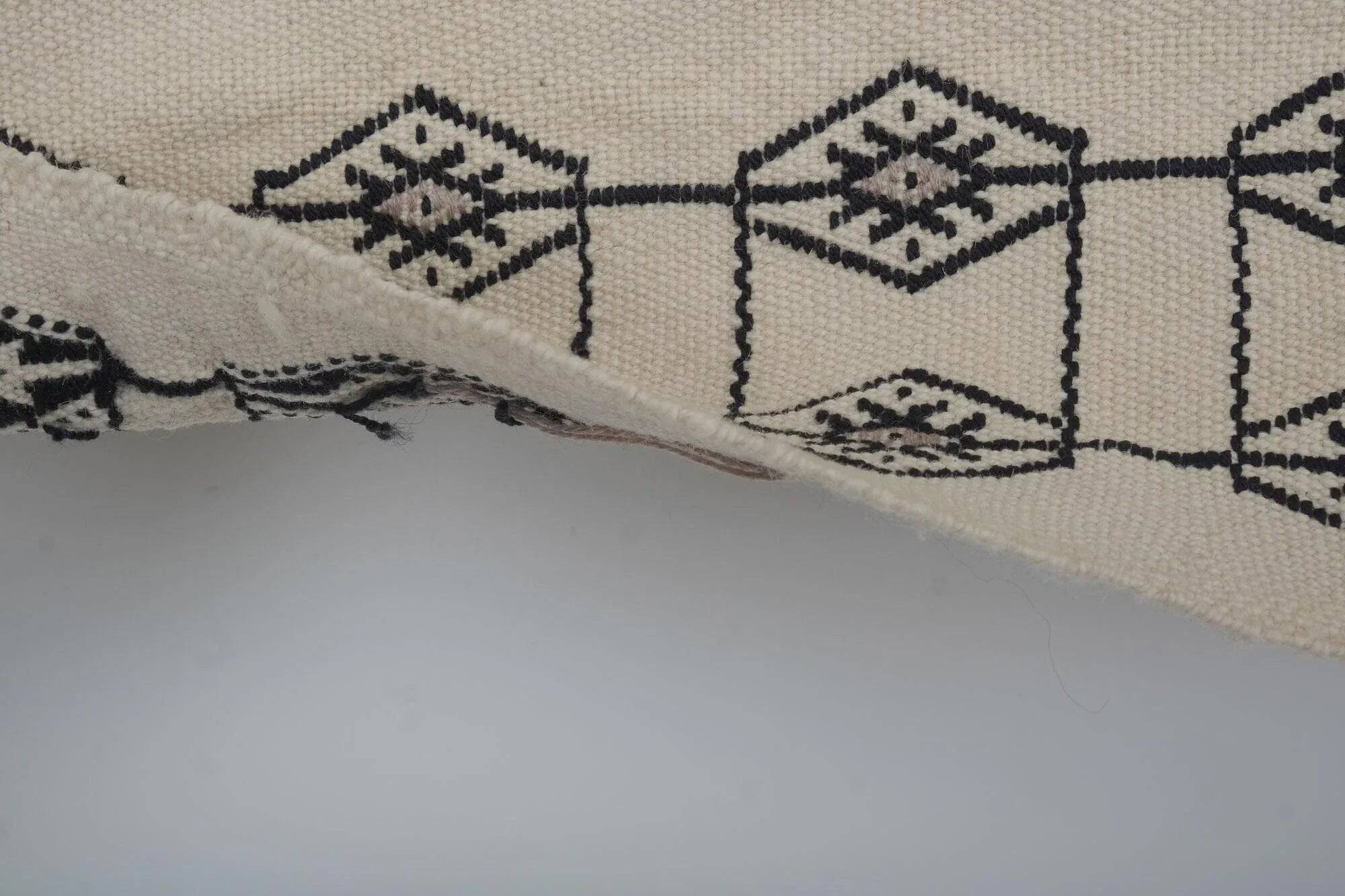 Vintage Turkish kilim, handwoven, 170x210 cm.