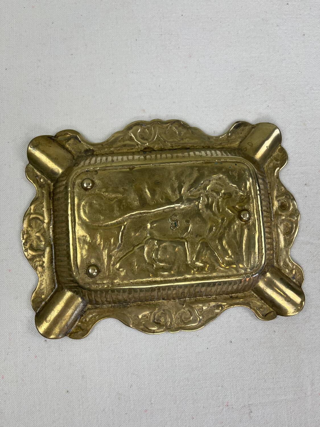 Cendrier lion en bronze