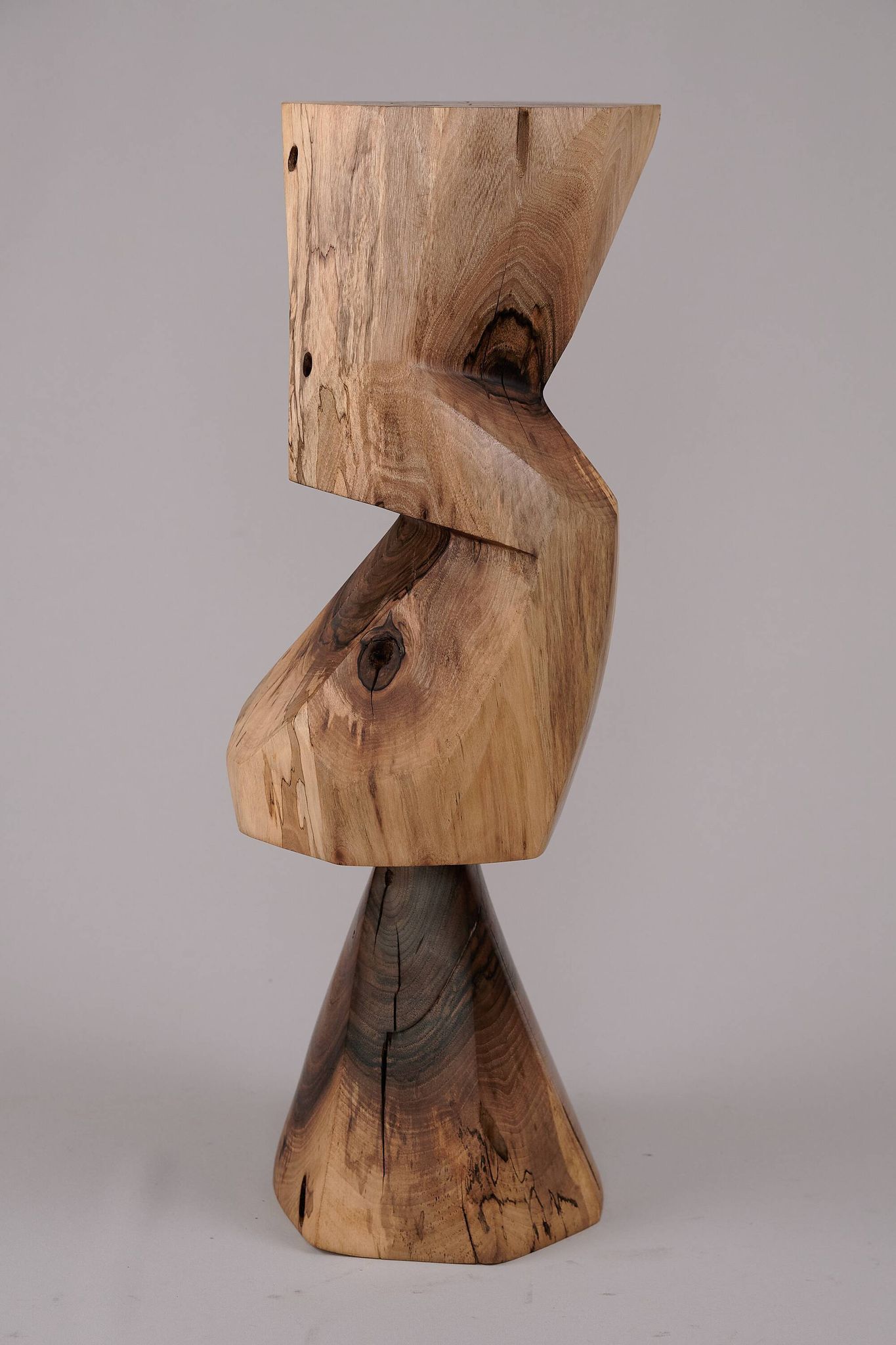 Table d’appoint sculpturale en bois massif, design contemporain original, logniture