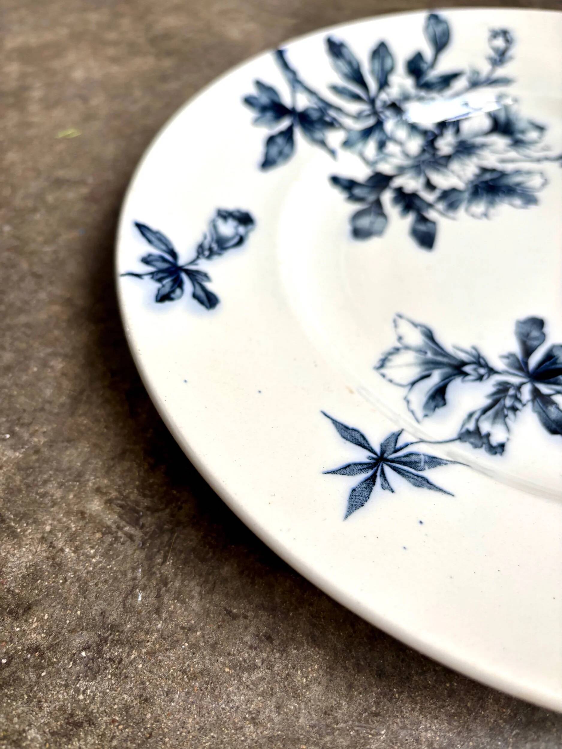 Small round Lunéville dish in blue ironstone, "Azaléa" service