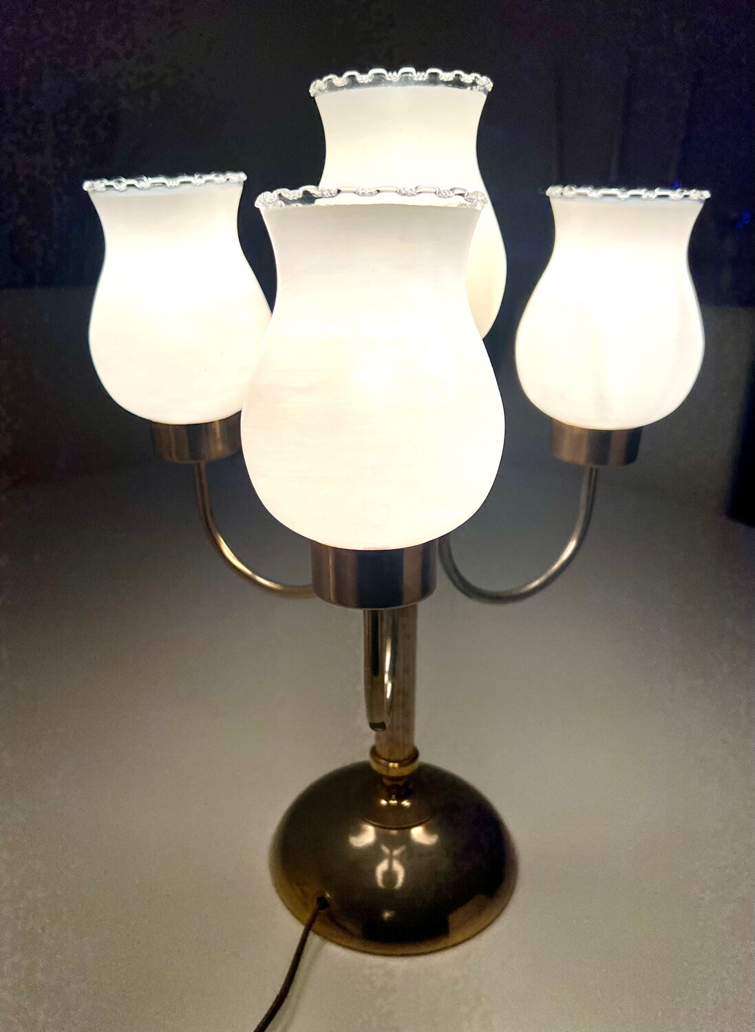 Vintage table lamp with 5 lights – frosted glass and gold metal