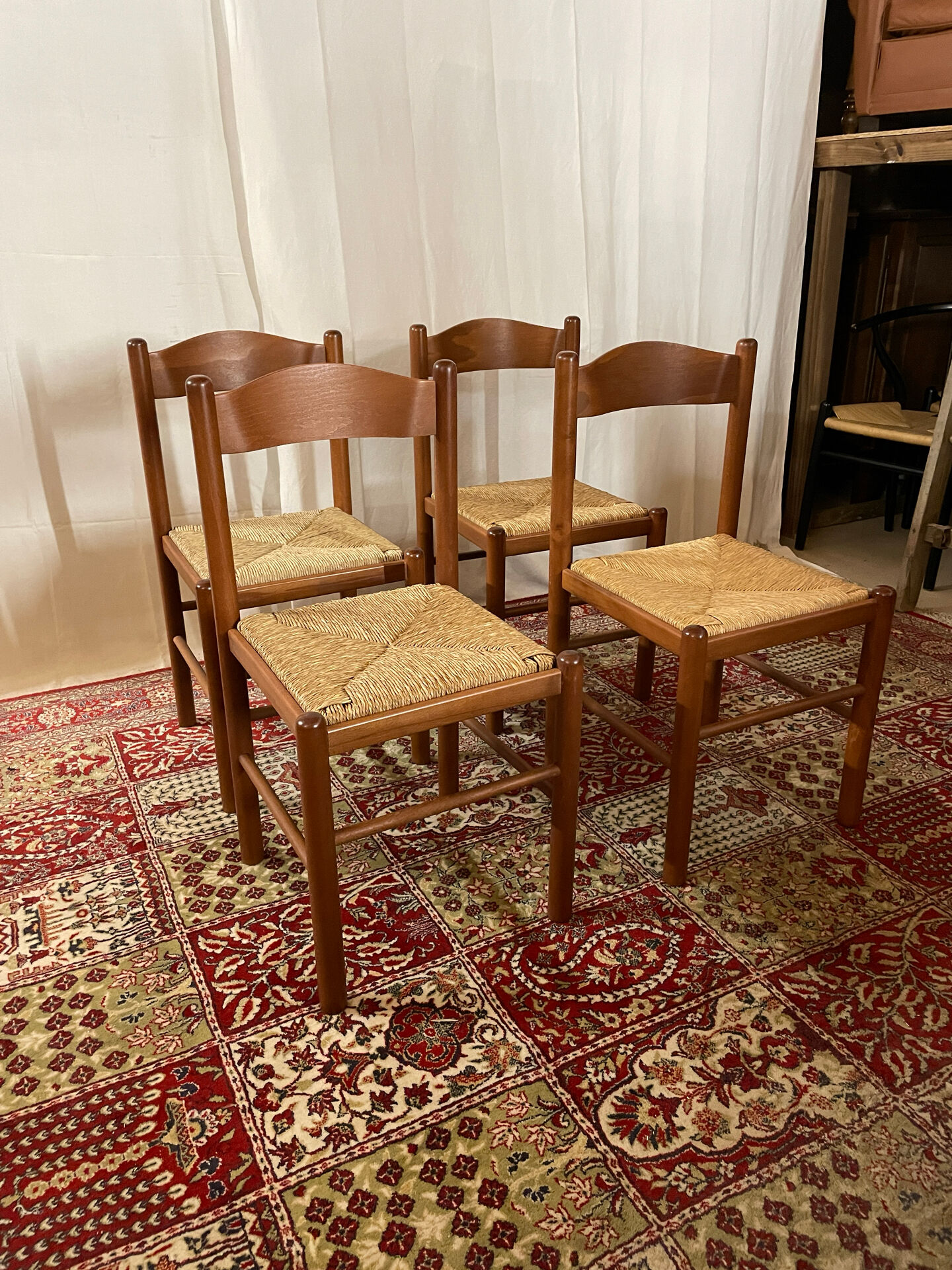 36 chaises vintage en hêtre et paille – Vente par lots – Grande série 