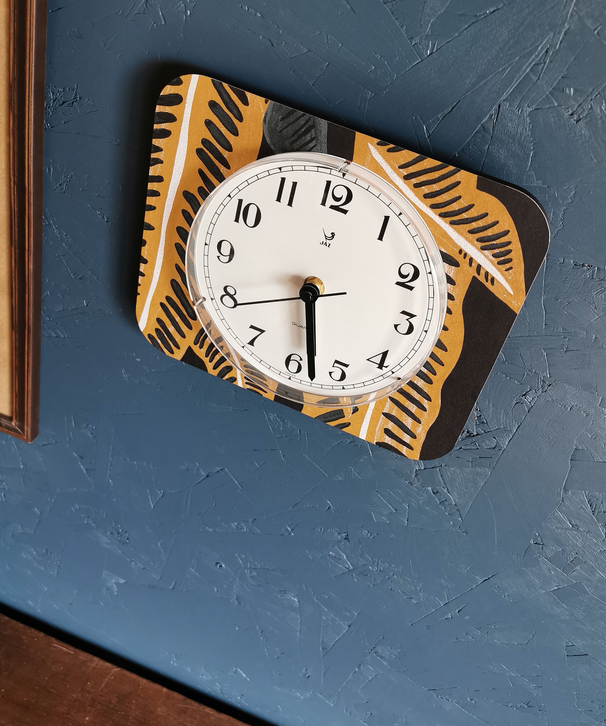 Silent rectangular vintage wall pendulum clock "Jaz ochre gray"