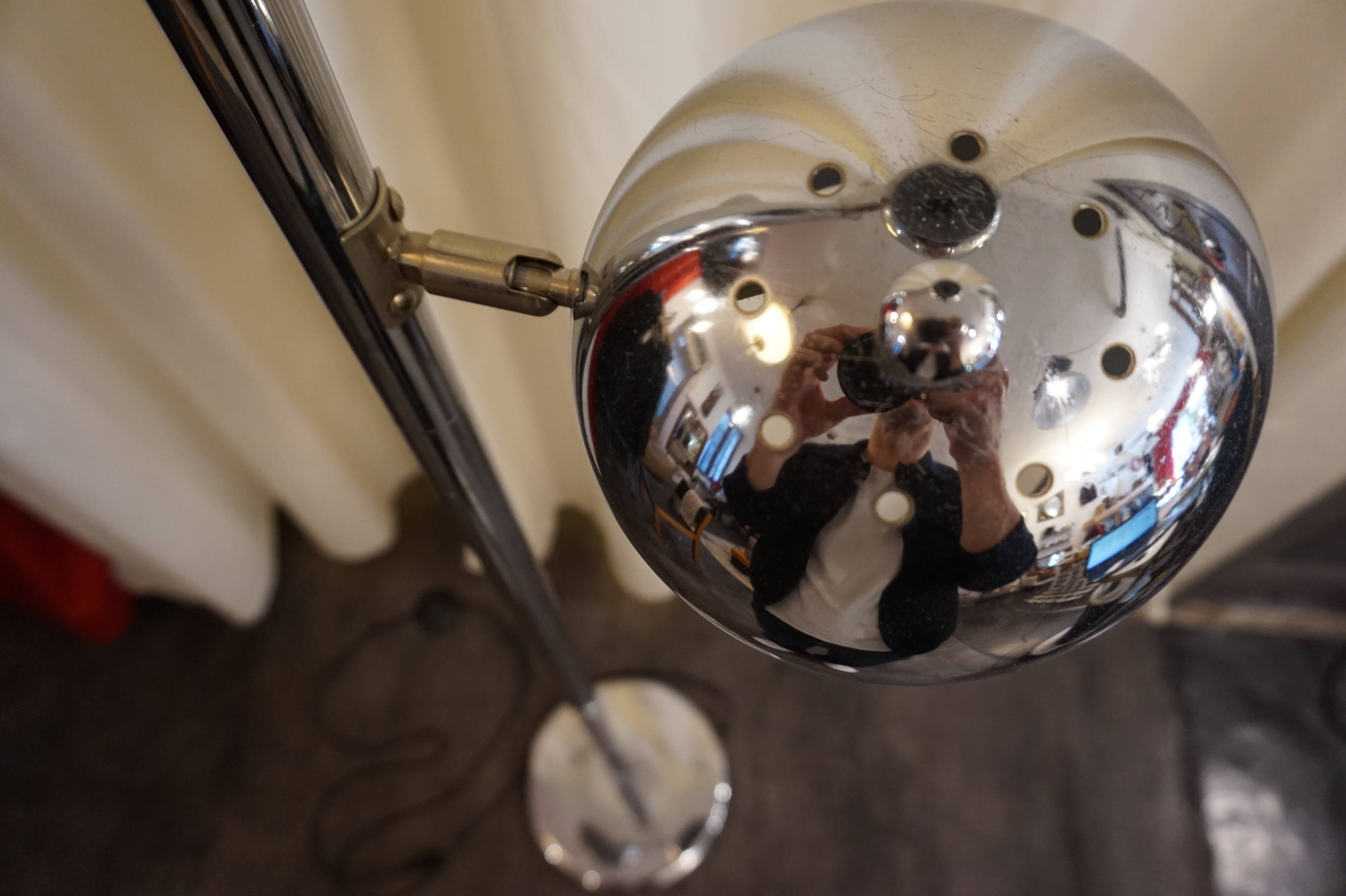 Three-ball chrome lamppost