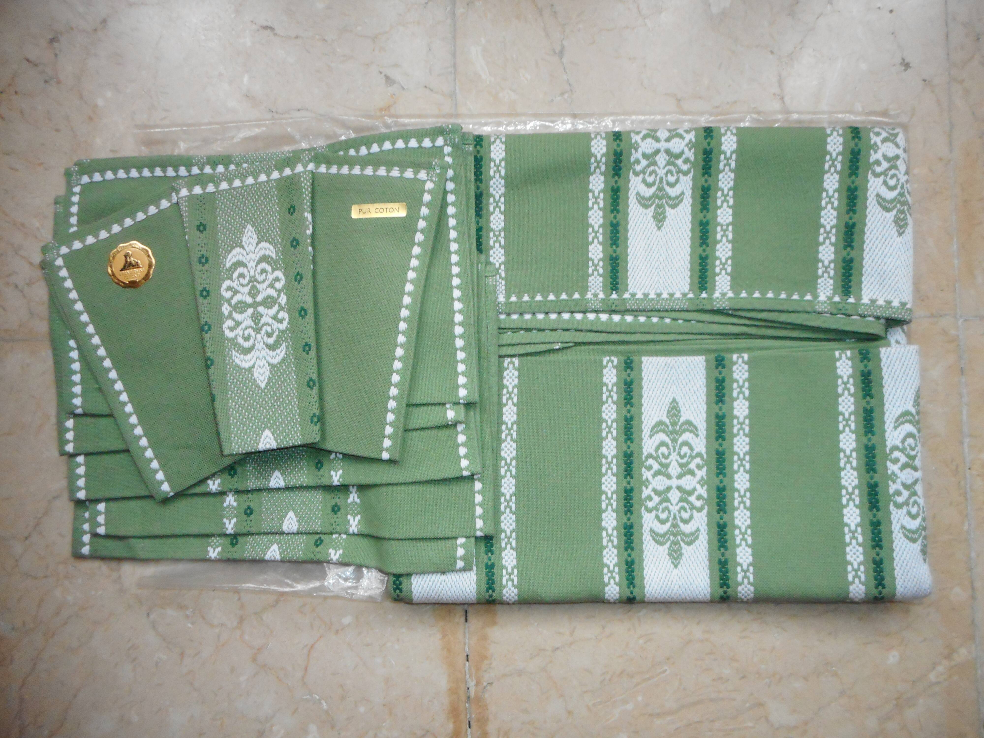 A tablecloth and six Basque towels