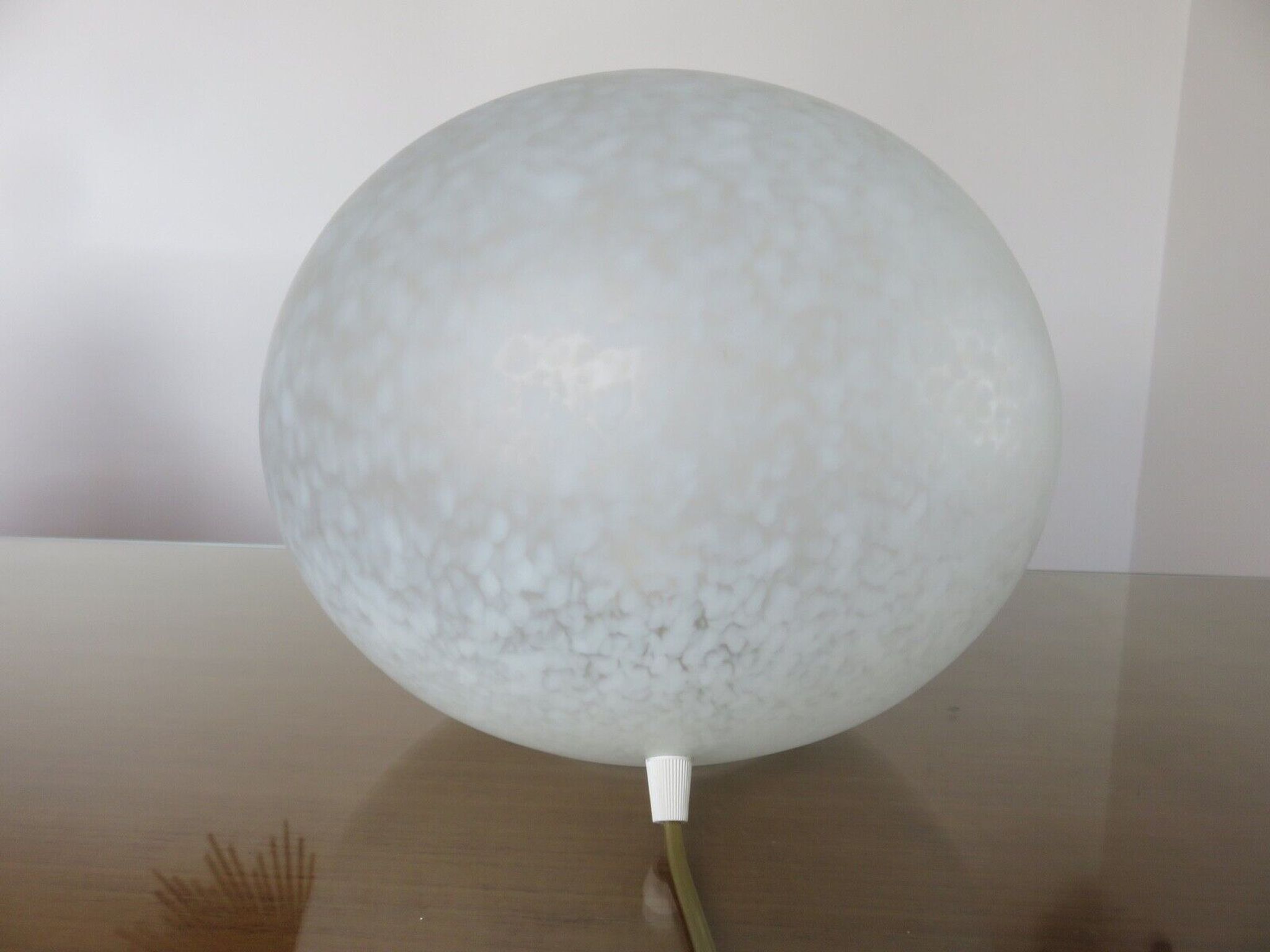 Lampe caillou Italienne en verre moucheté blanc années 80