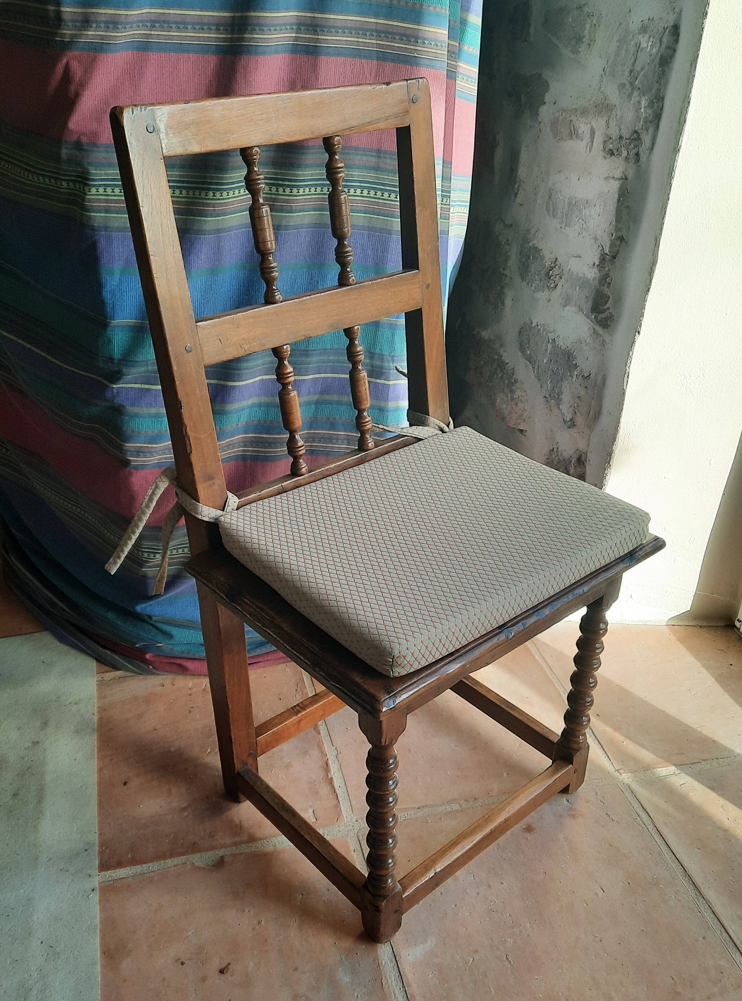 Set of 6 antique hazelwood chairs, 17th–18th century