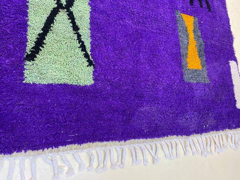 Off-white Moroccan rug with colorful patterns, 250cm x 150cm