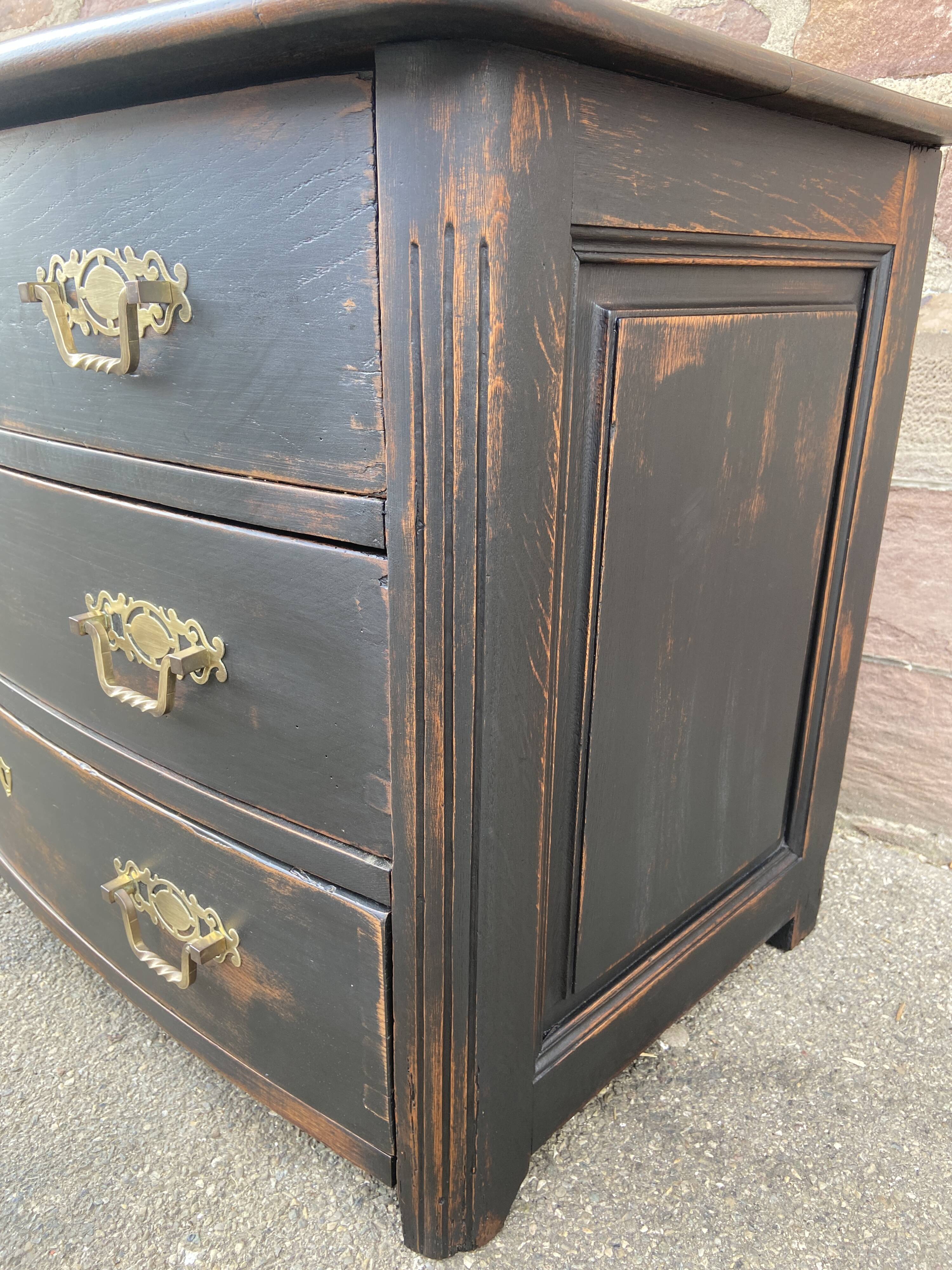 Alsatian curved chest of drawers XVIIIth patinated