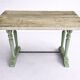Table ancienne de métier en bois patiné, piètement vert – 105 cm